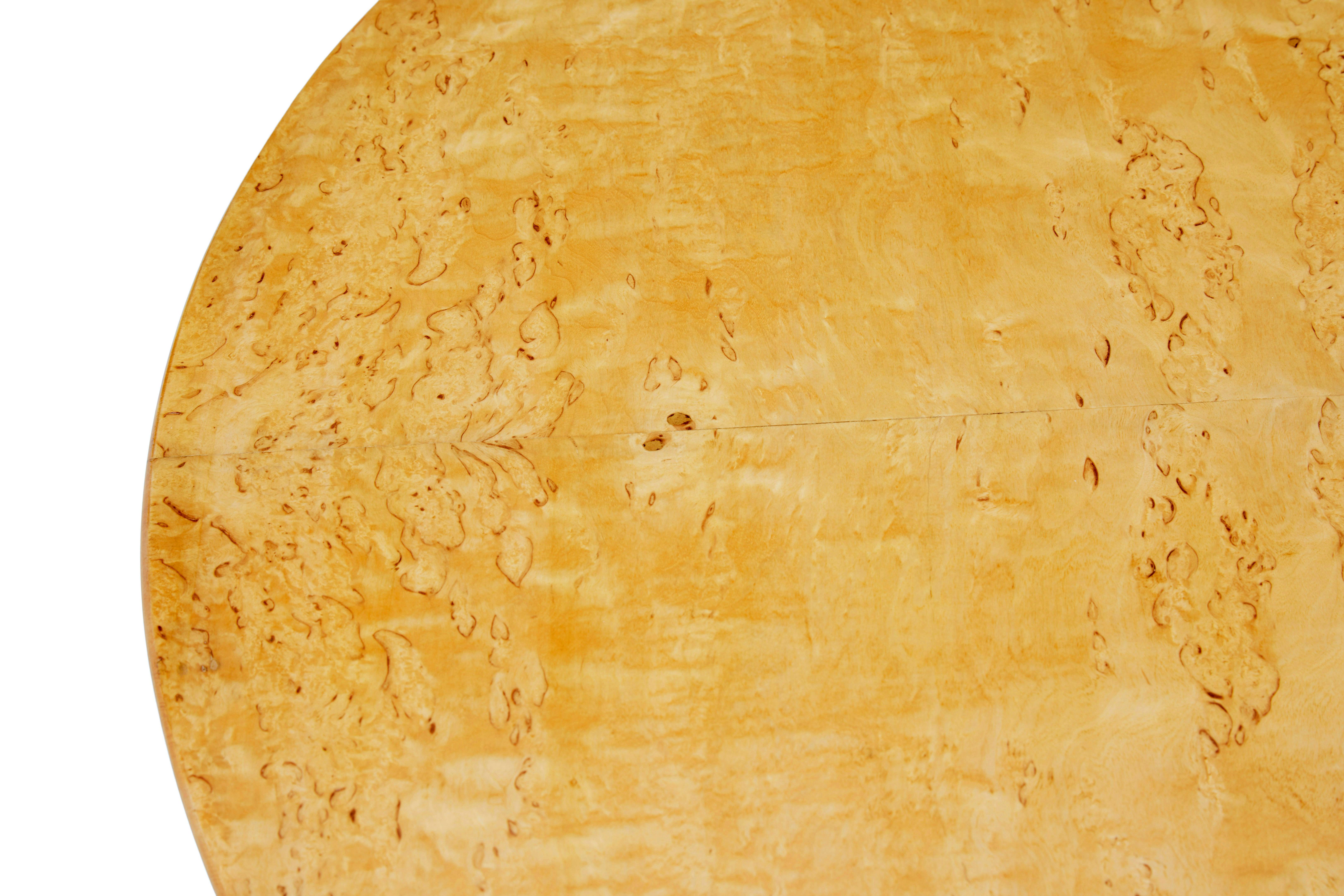 Suédois Table d'appoint suédoise en bouleau circulaire du milieu du siècle dernier en vente