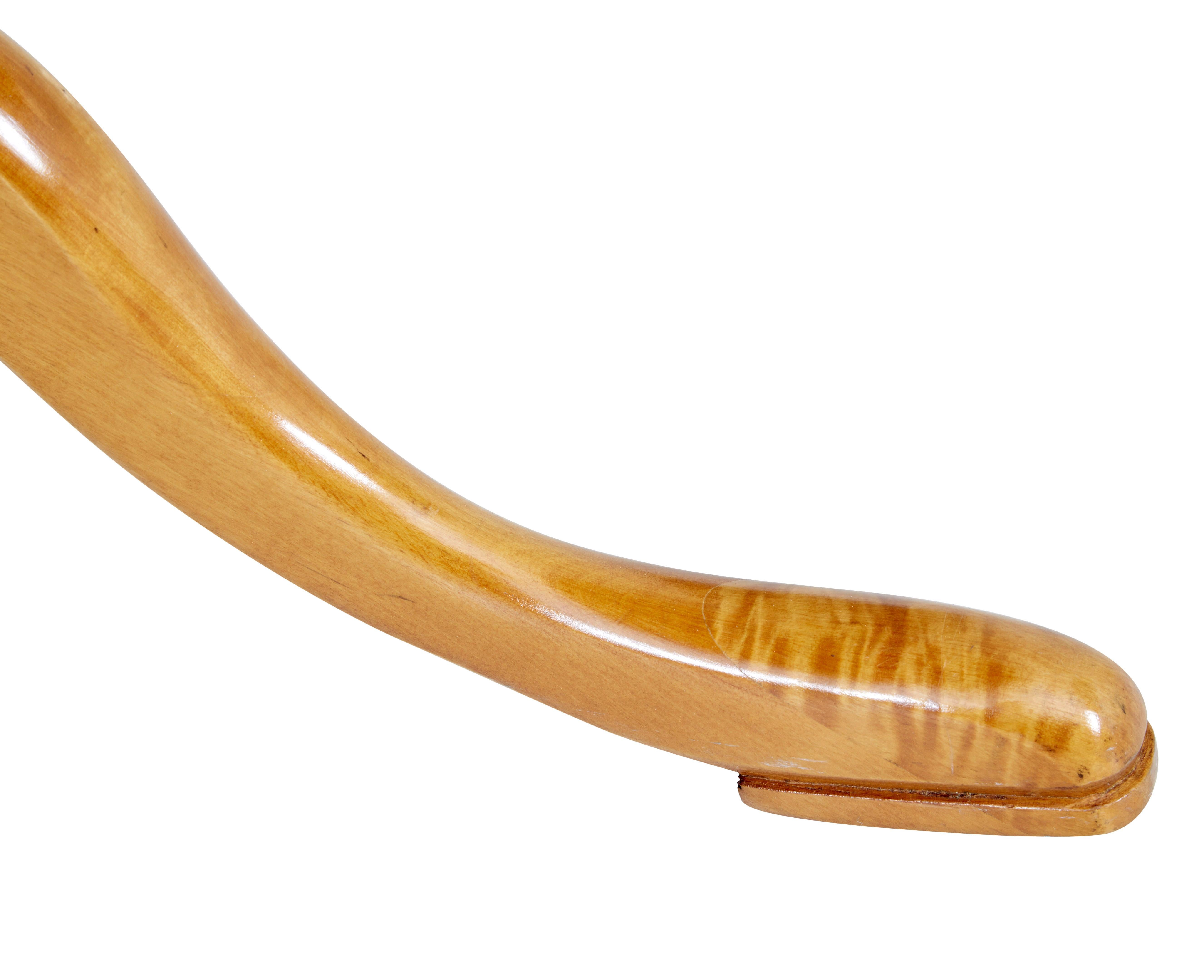 Table d'appoint suédoise en bouleau circulaire du milieu du siècle dernier Bon état - En vente à Debenham, Suffolk