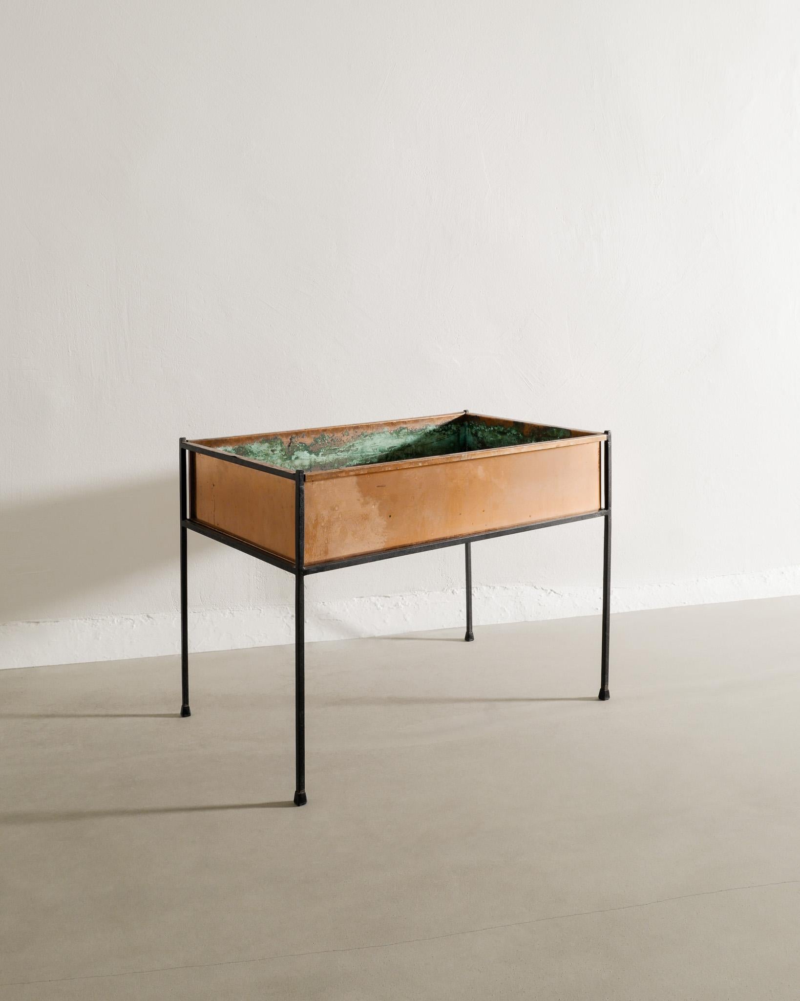 Scandinave moderne Jardinière de table en cuivre suédoise du milieu du siècle par Hans-Agne Jakobsson, années 1950 en vente