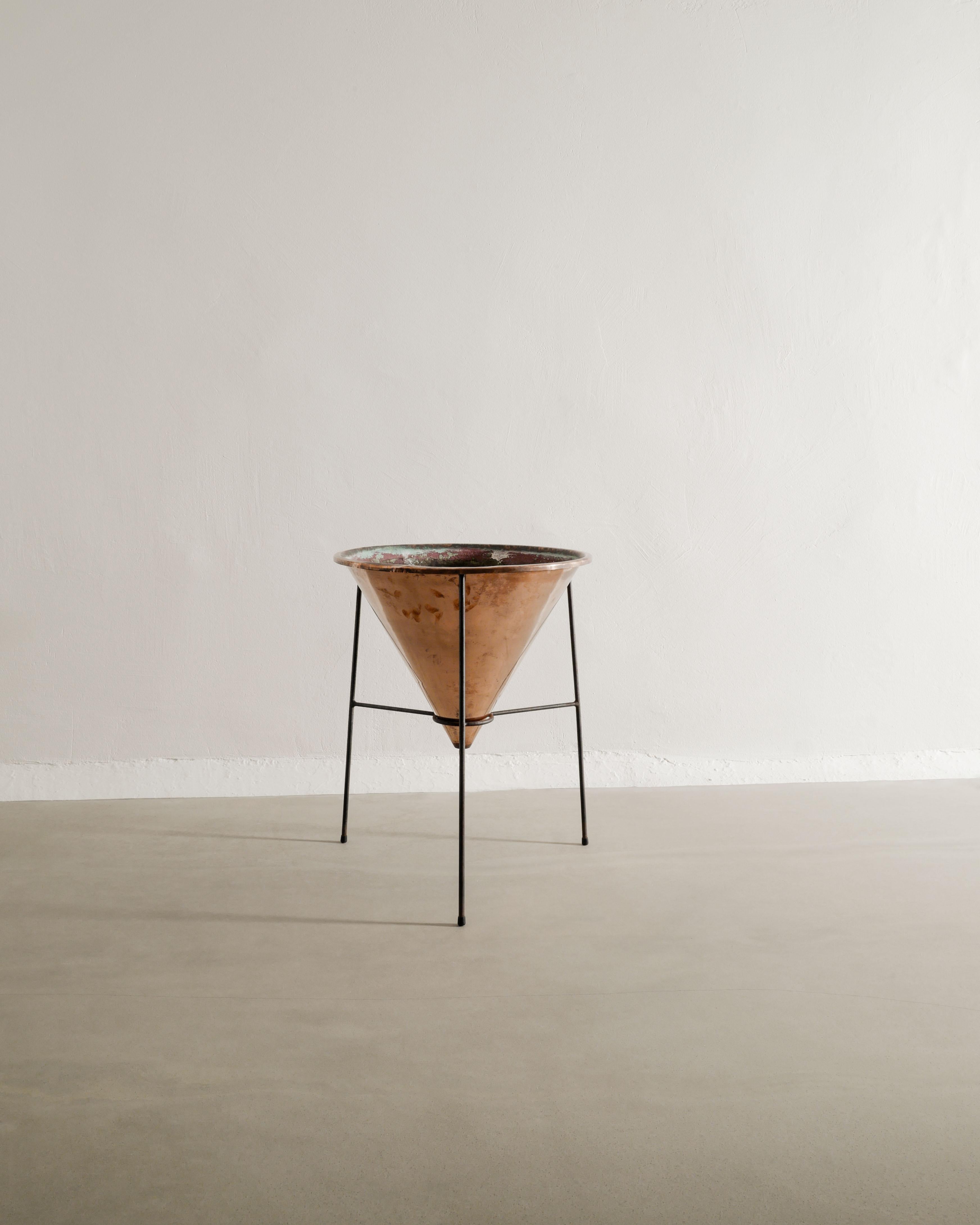 Scandinave moderne Jardinière de table en cuivre suédoise du milieu du siècle par Hans-Agne Jakobsson, années 1950 en vente