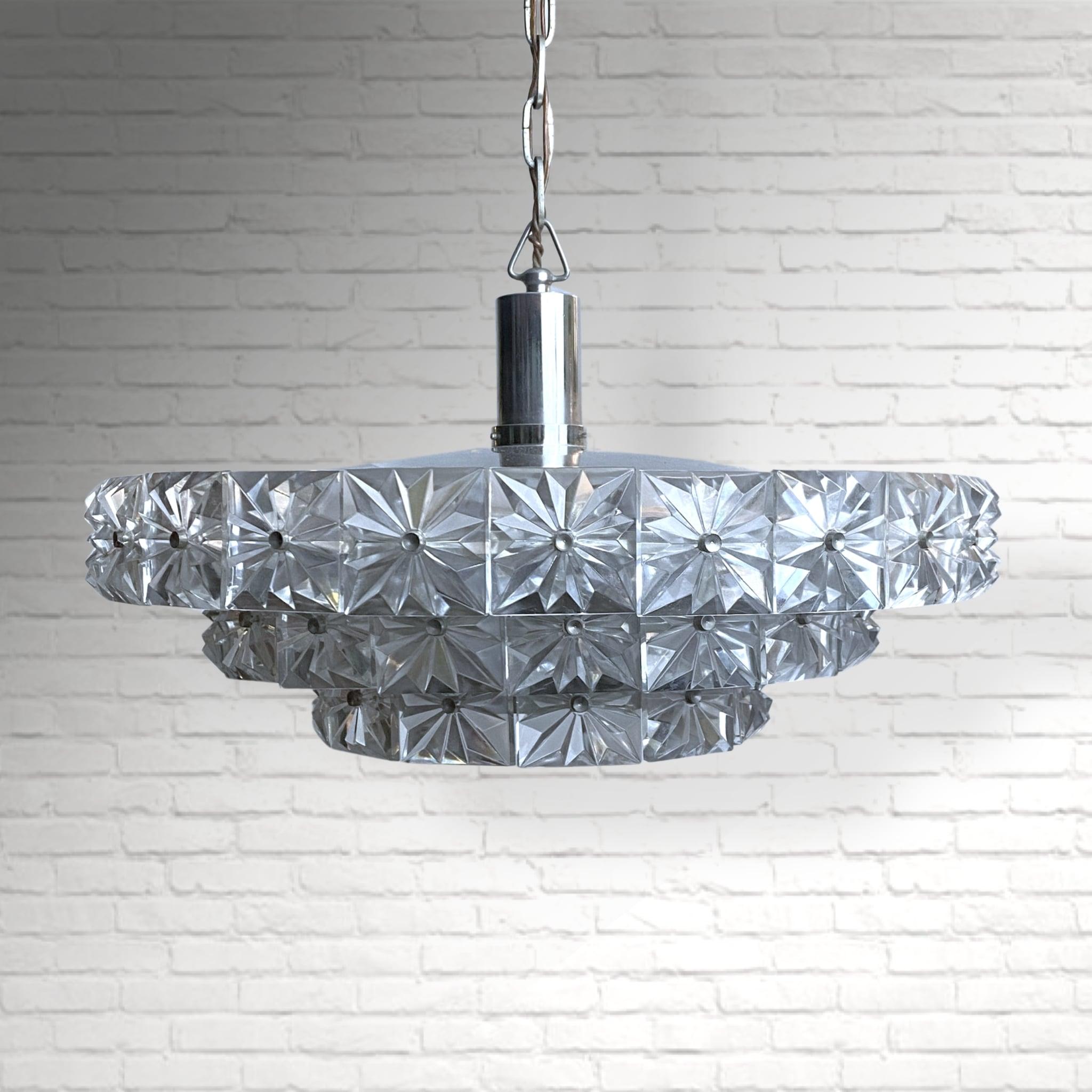 Swedish mid-century crystal chandelier by Eriksmåla, 1960s In Good Condition For Sale In Forserum, SE