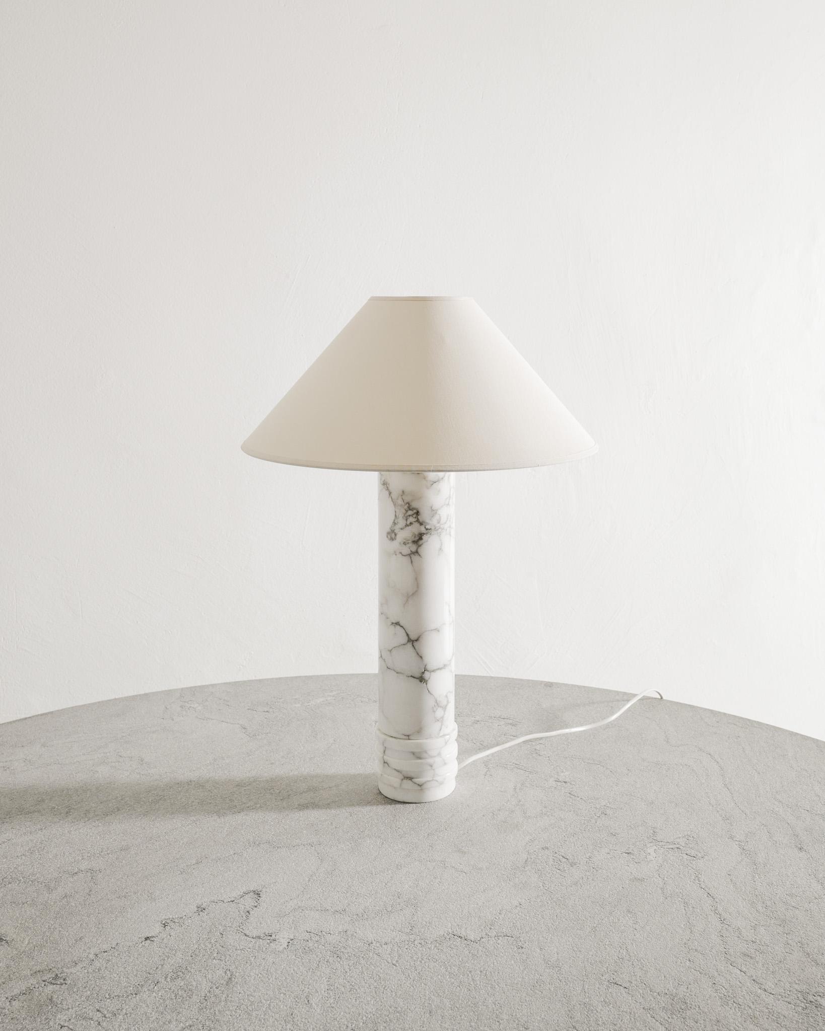 Rare white Swedish mid century cylinder desk / table lamp in carrara marble produced by Bergboms Sweden, 1960s. In good original condition. 

Dimensions (without the shade): H: 43 cm / 16.95