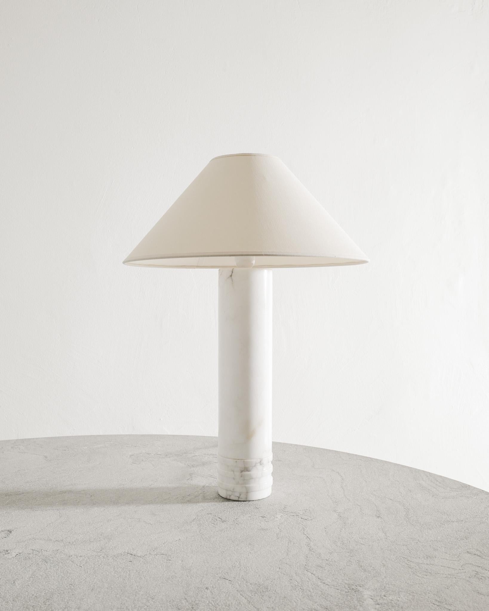 Schwedische Zylinder-Schreibtischlampe aus weißem Marmor von Bergboms, Mitte des Jahrhunderts, 1960er Jahre (Skandinavische Moderne) im Angebot