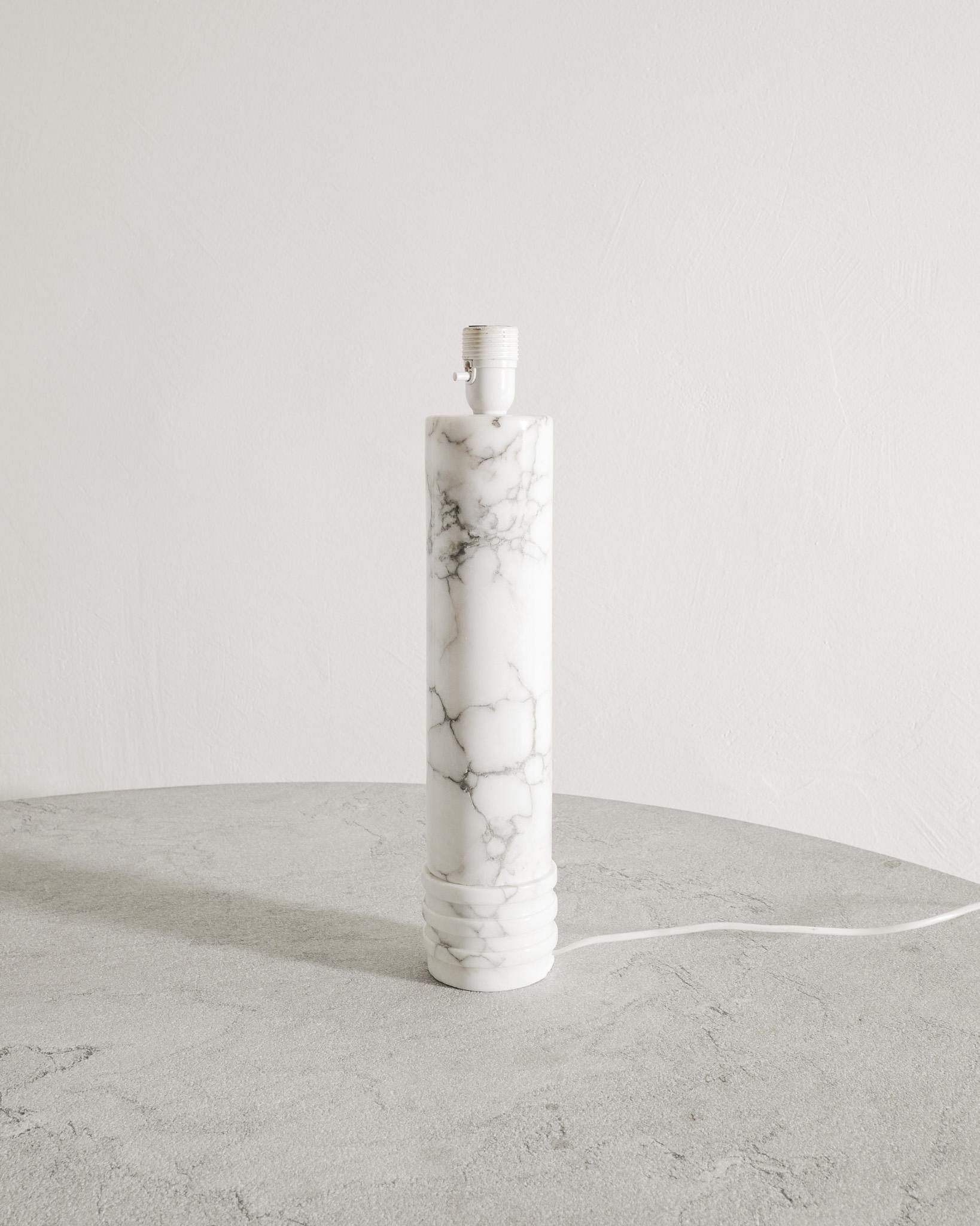 Swedish Mid Century Cylinder Desk Table Lamp in White Marble by Bergboms 1960s In Good Condition For Sale In Stockholm, SE