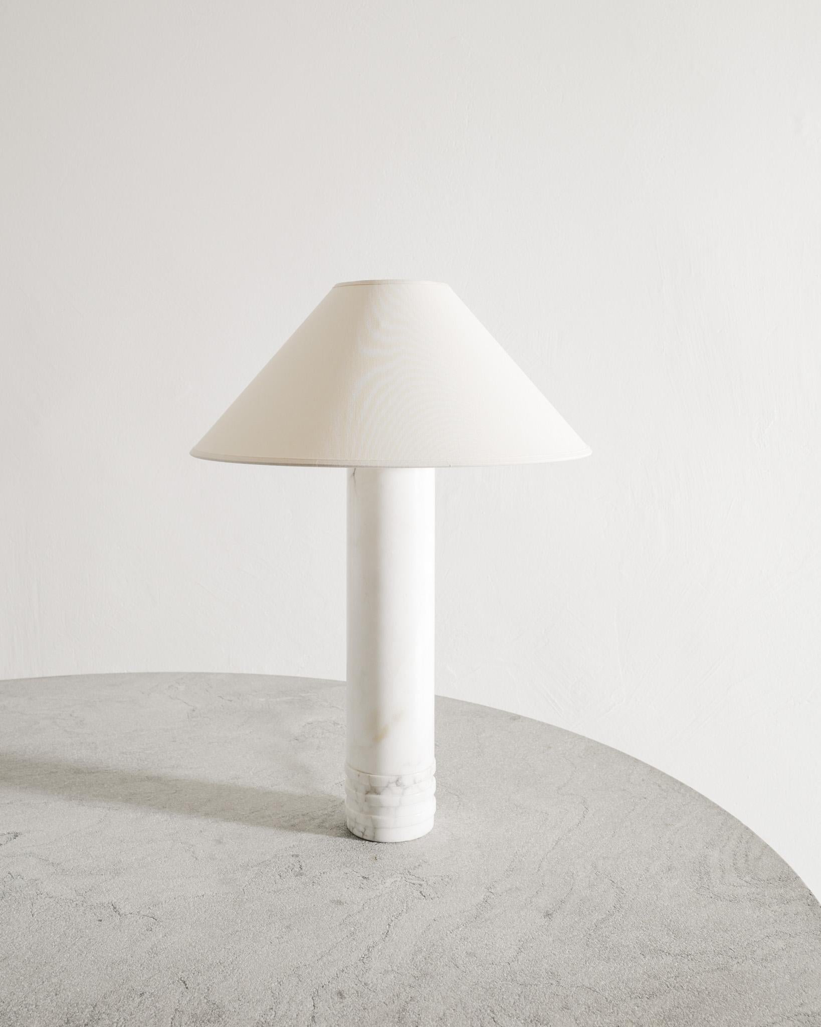 Schwedische Zylinder-Schreibtischlampe aus weißem Marmor von Bergboms, Mitte des Jahrhunderts, 1960er Jahre im Zustand „Gut“ im Angebot in Stockholm, SE
