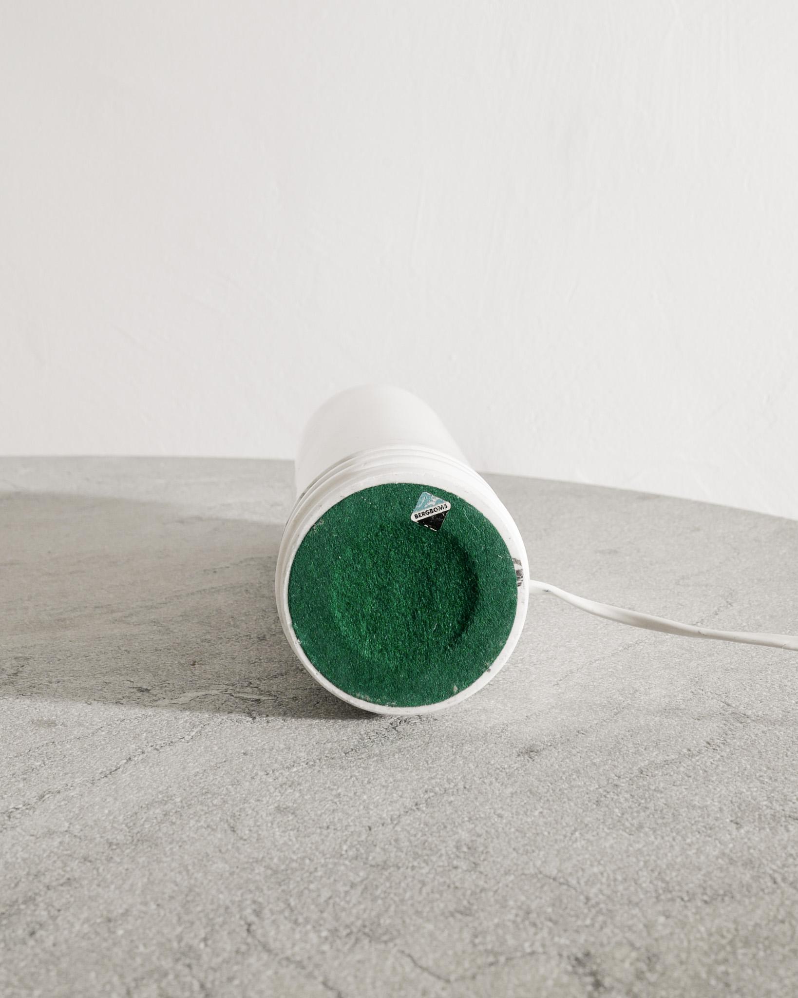 Schwedische Zylinder-Schreibtischlampe aus weißem Marmor von Bergboms, Mitte des Jahrhunderts, 1960er Jahre (Mitte des 20. Jahrhunderts) im Angebot