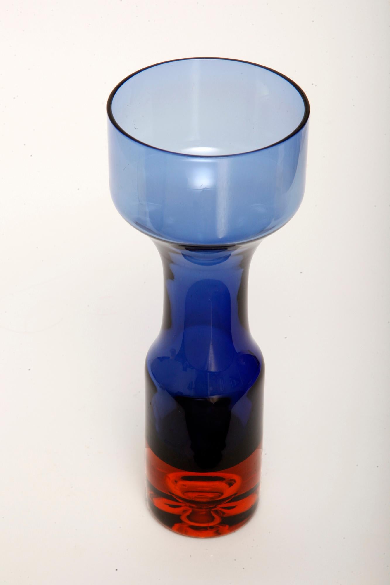 Swedish Midcentury Dark Blue Toned Glass Vase by Bo Borgström for Aseda im Angebot 2