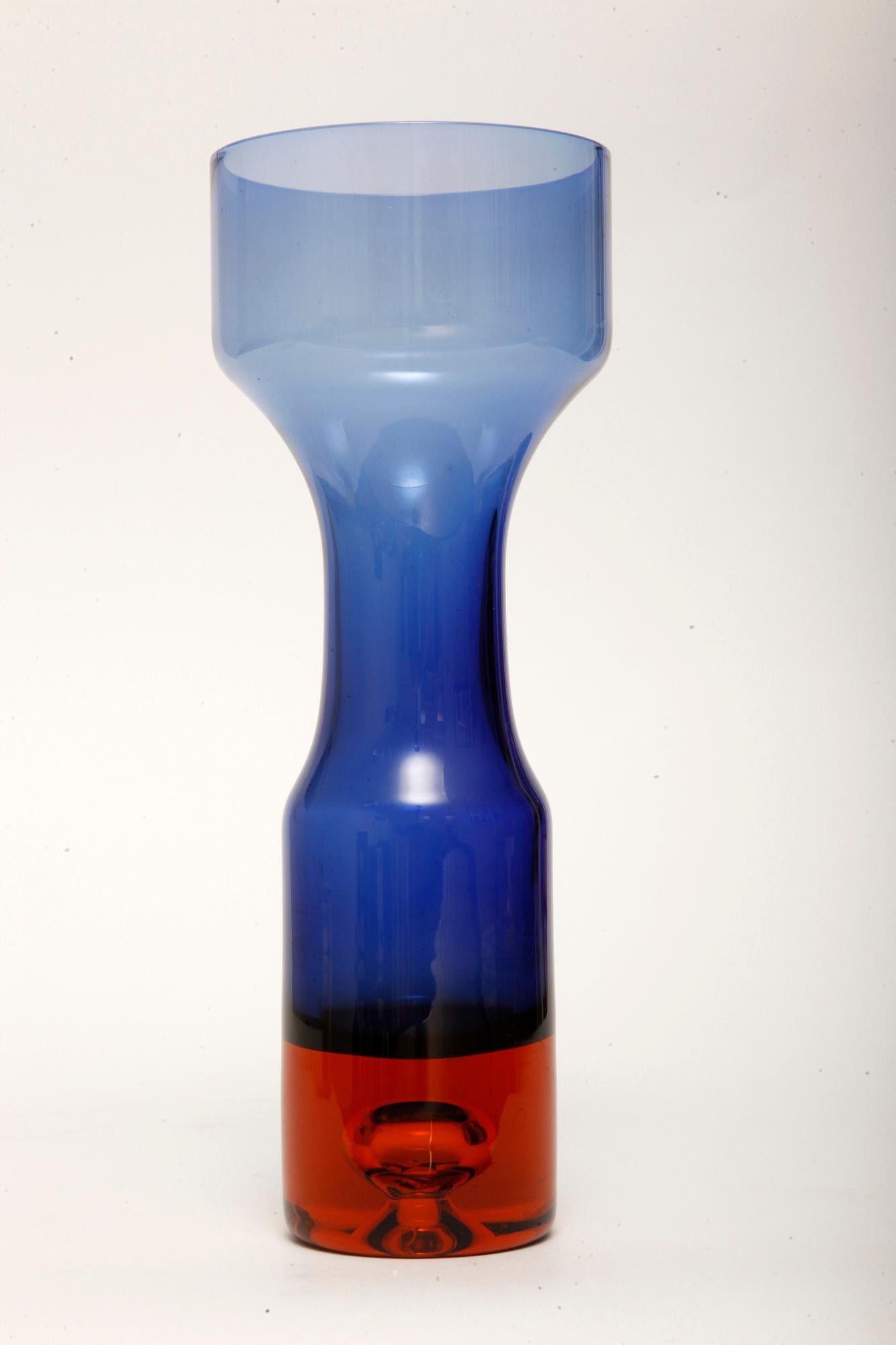 Swedish Midcentury Dark Blue Toned Glass Vase by Bo Borgström for Aseda im Angebot 3
