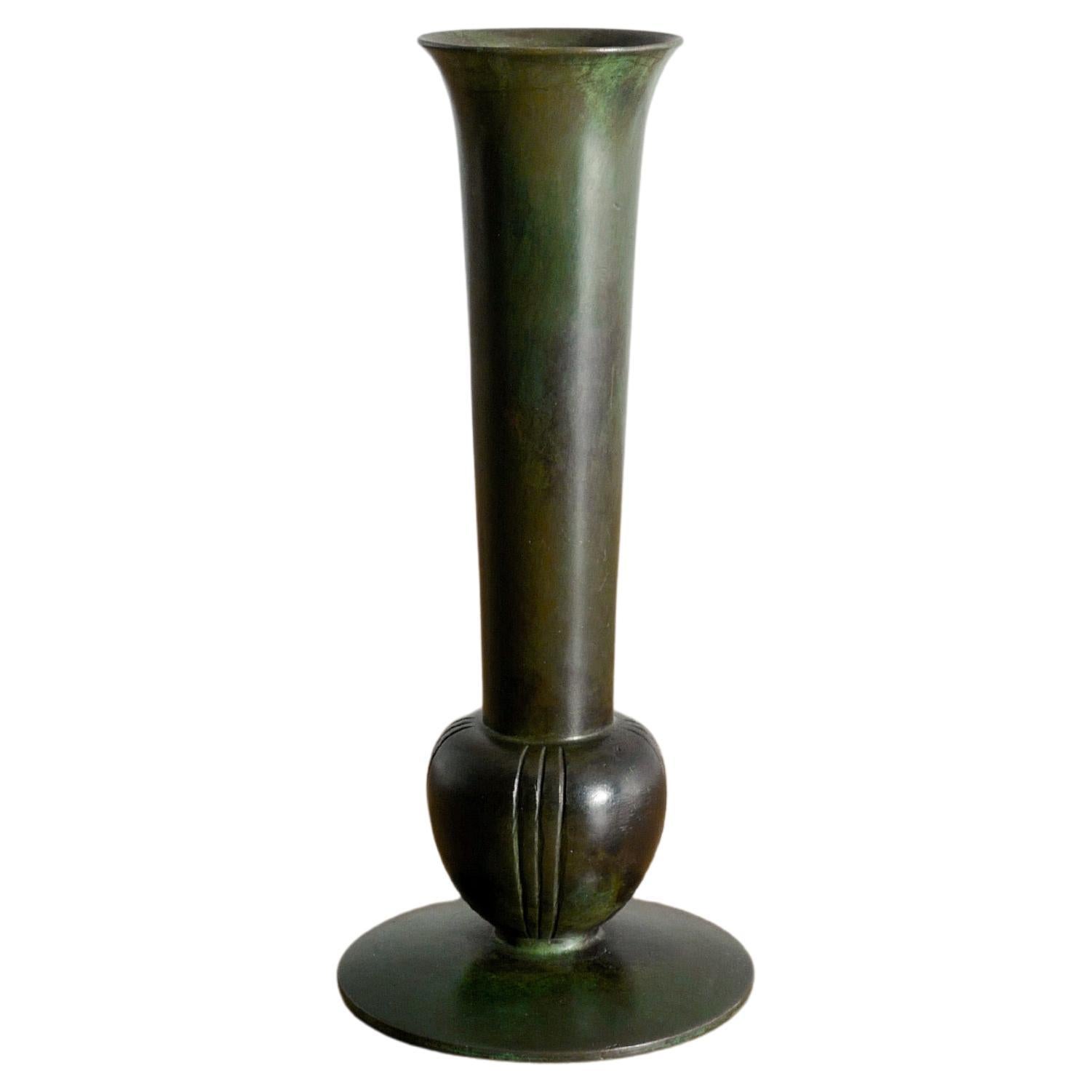 Jarrón decorativo sueco de bronce de mediados de siglo de GAB Suecia fabricado en 1930