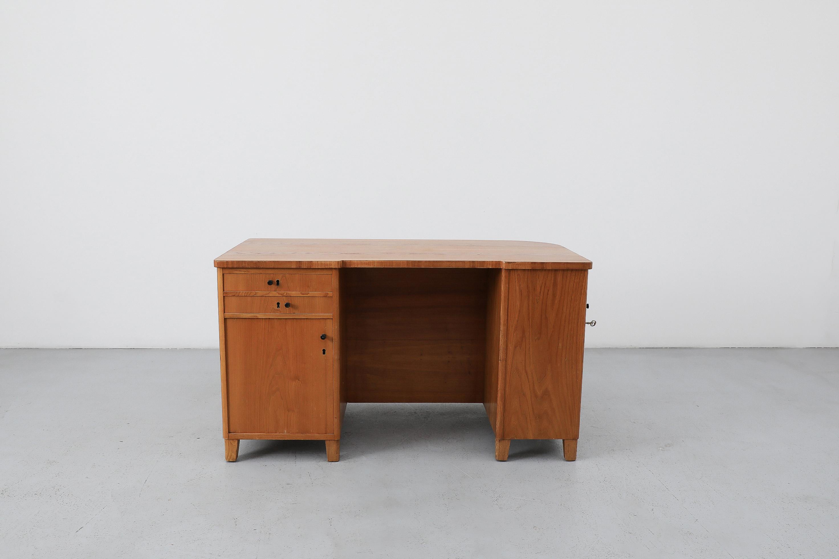 Mid-Century moderno Scrivania svedese di metà secolo con libreria incorporata, anni '60 in vendita