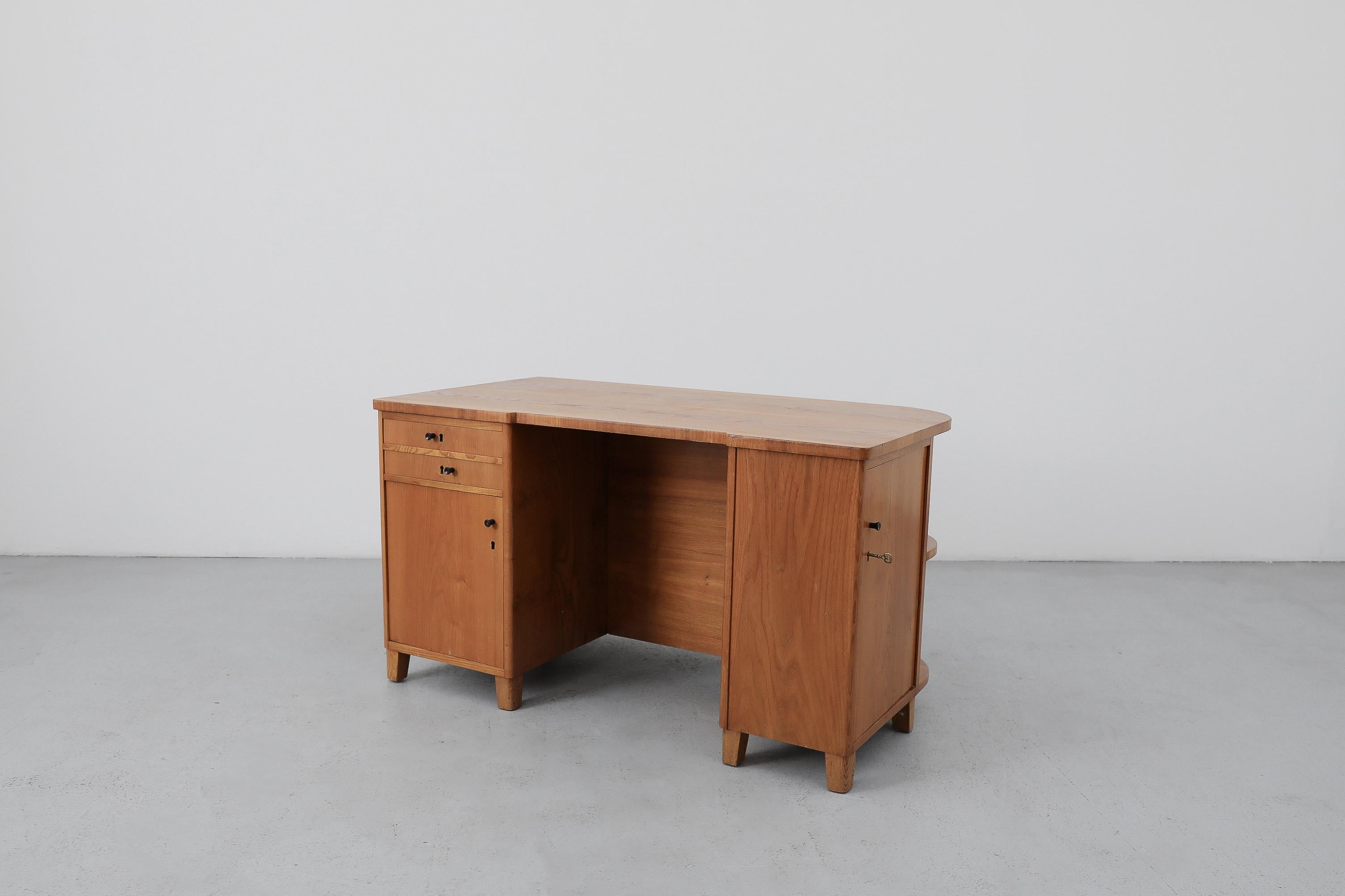 Svedese Scrivania svedese di metà secolo con libreria incorporata, anni '60 in vendita