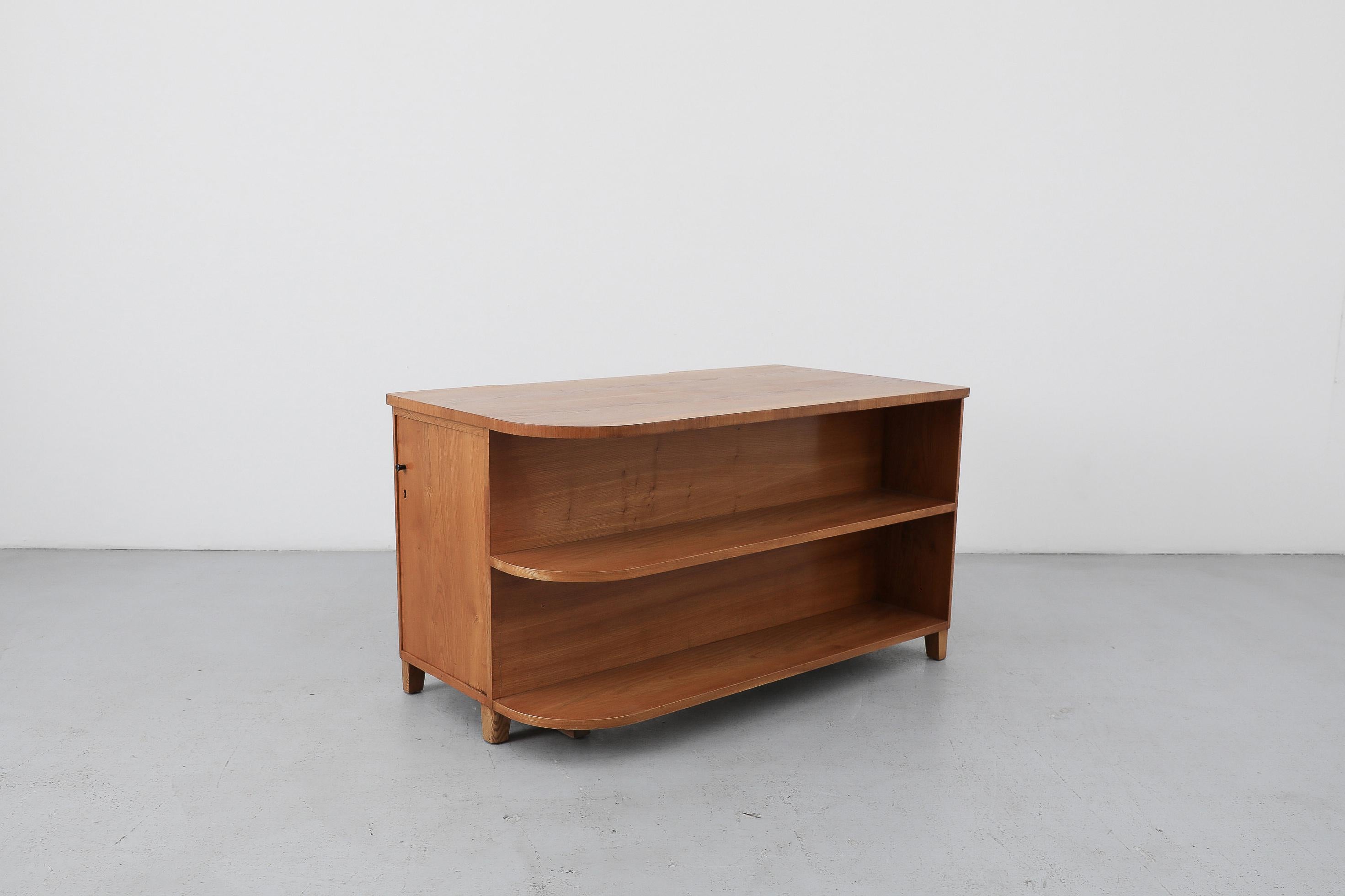 Scrivania svedese di metà secolo con libreria incorporata, anni '60 in vendita 1