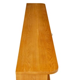 Librería baja abierta de olmo sueco de mediados de siglo