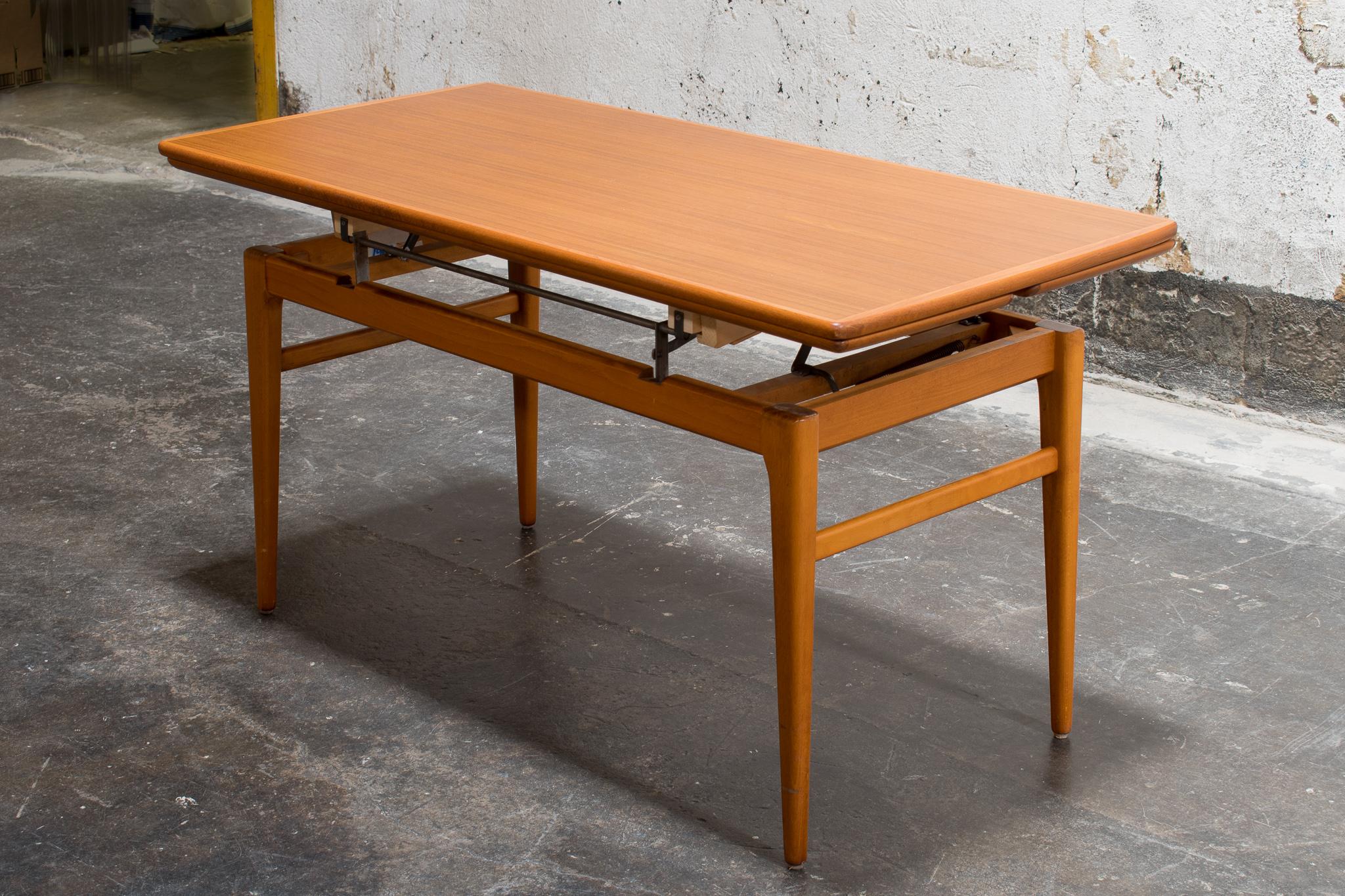 Mid-Century Modern Table basse suédoise du milieu du siècle à hauteur réglable et extensible en vente