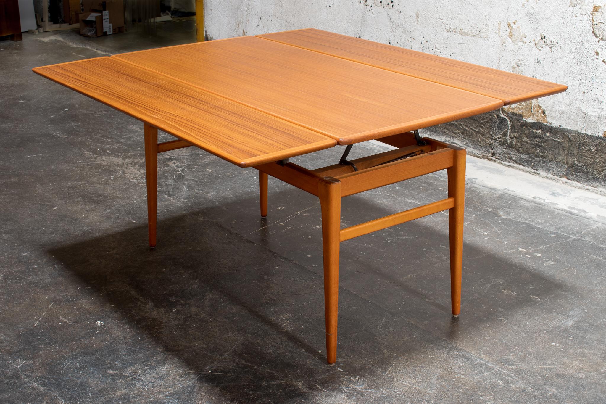 Swedish Mid-Century Expandable Adjustable Height Coffee Table In Good Condition For Sale In Atlanta, GA