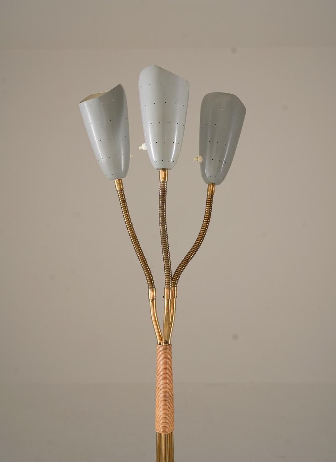 Mid-Century moderno Lampada da terra svedese del metà secolo in vendita