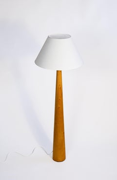 Schwedische Stehlampe aus der Mitte des Jahrhunderts in Kiefer, um 1960.