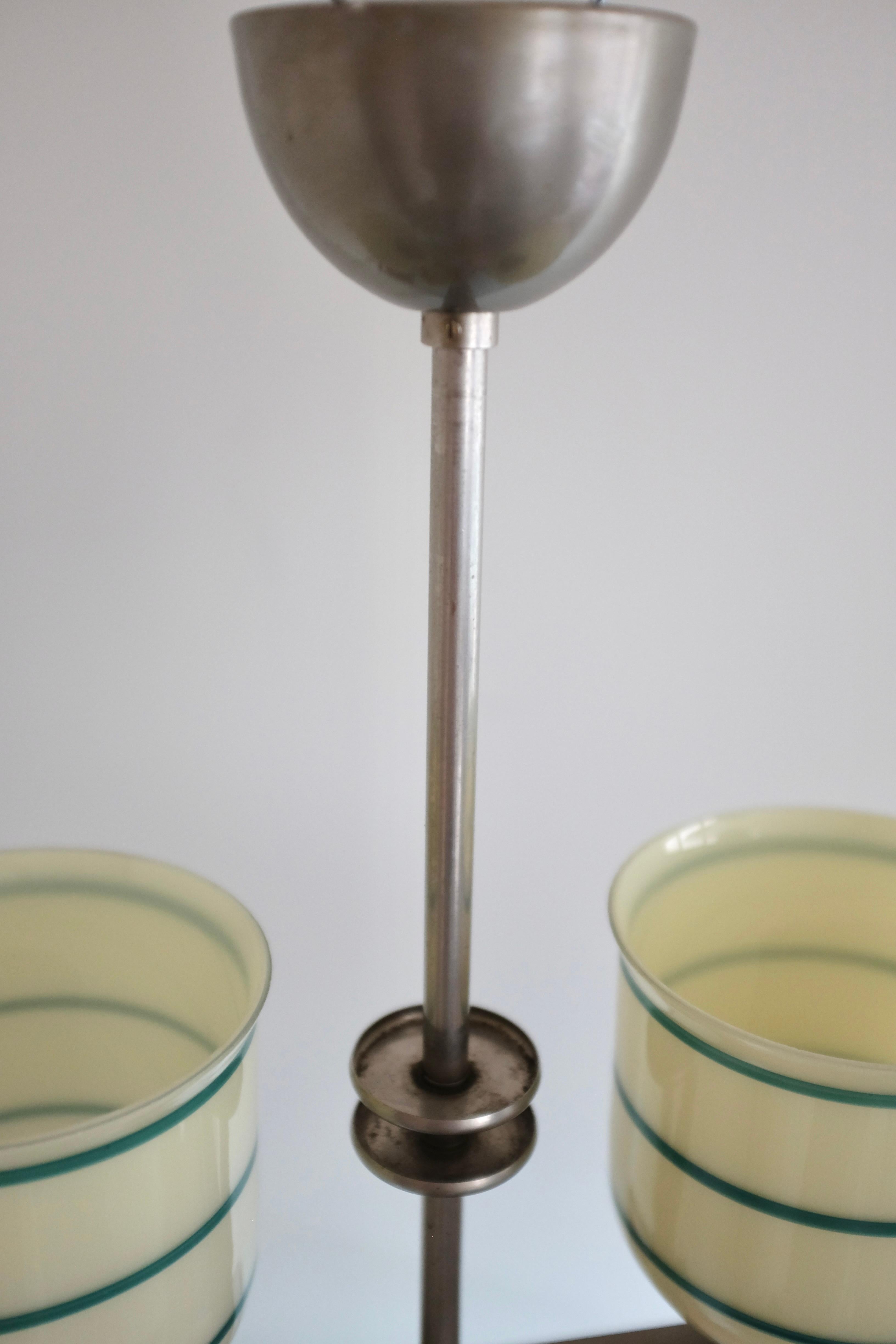 Schwedische Mid-Century-Pendelleuchte aus Glas und Zinn im Zustand „Gut“ im Angebot in New York, NY