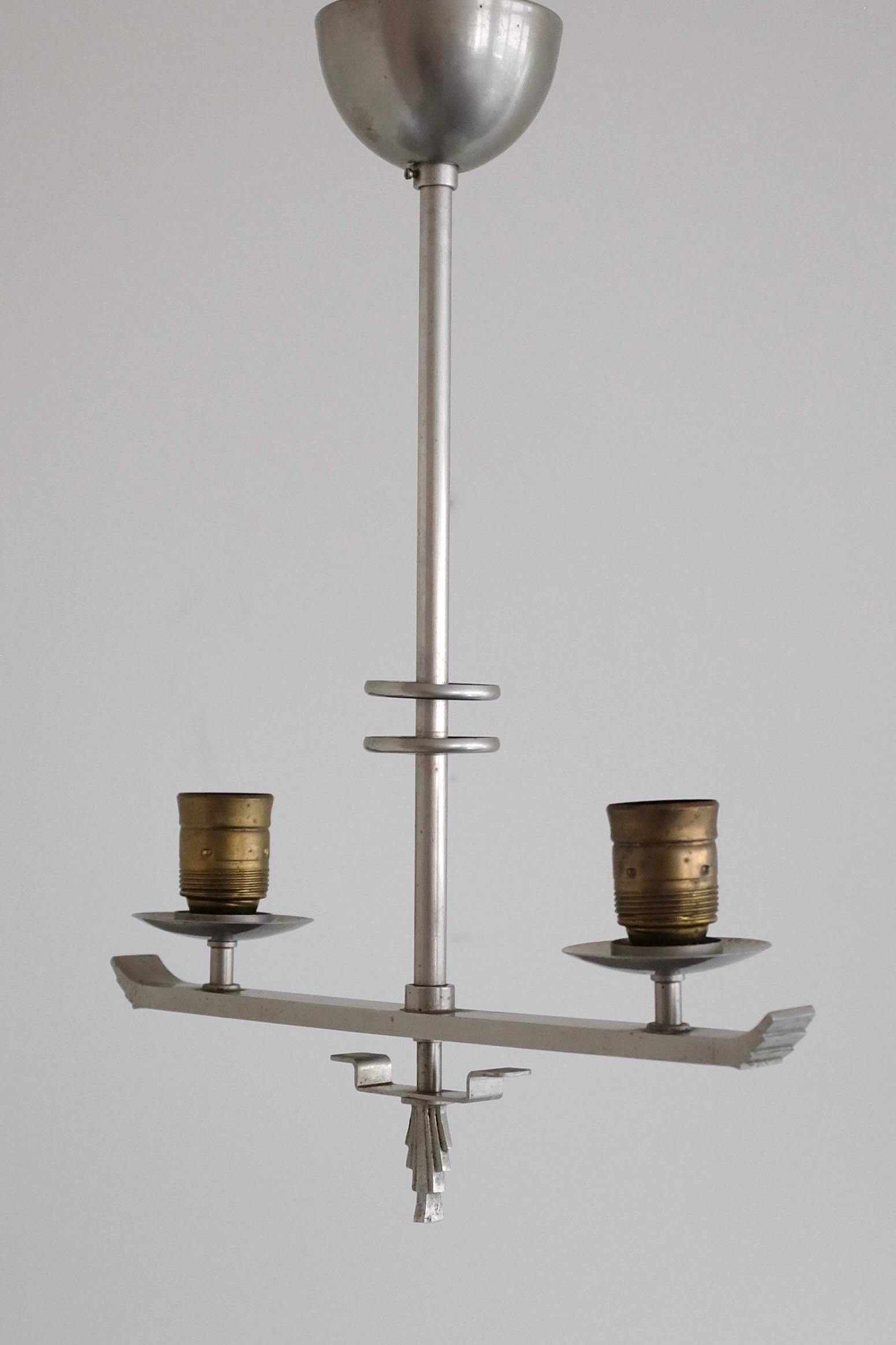 Schwedische Mid-Century-Pendelleuchte aus Glas und Zinn (Mitte des 20. Jahrhunderts) im Angebot