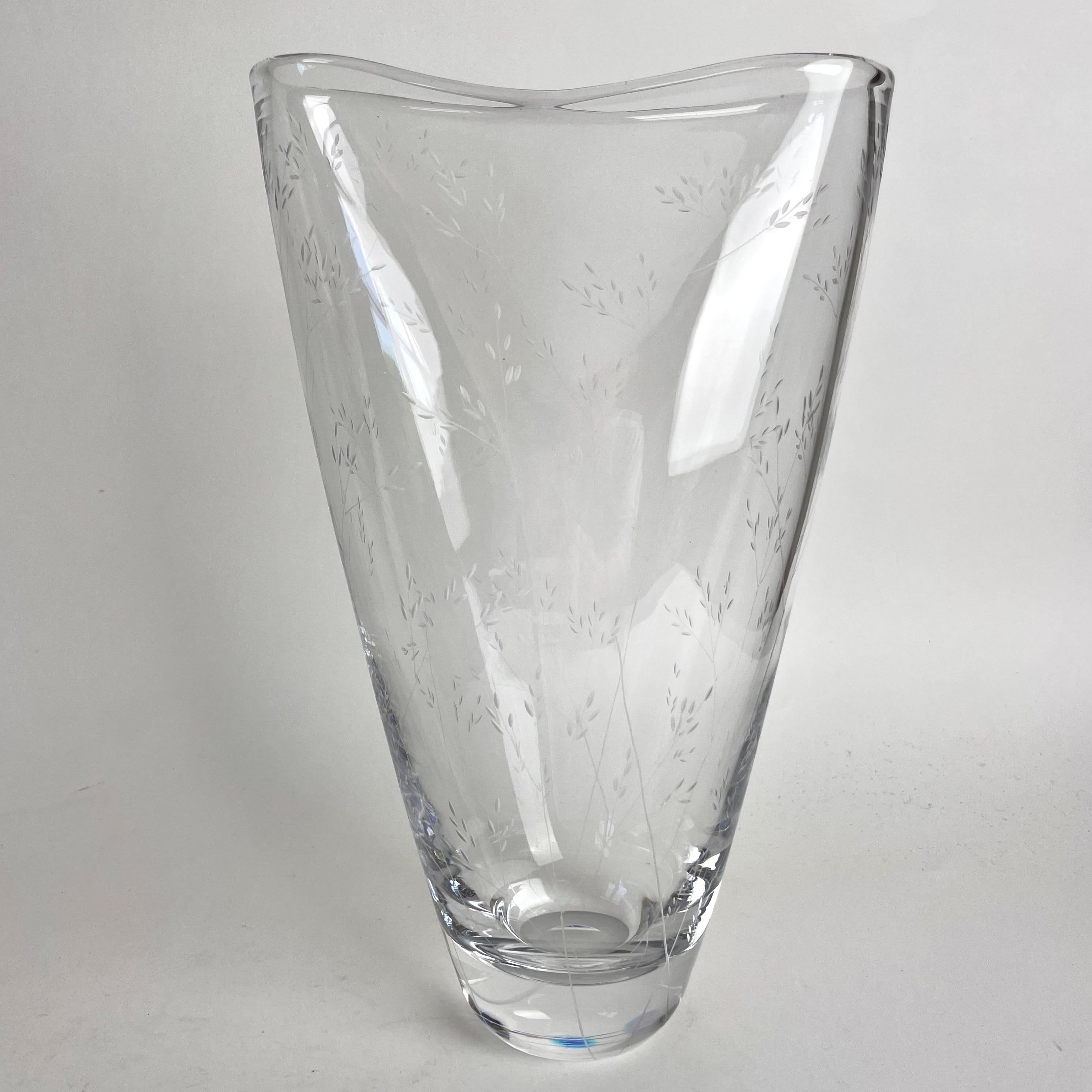 Schwedische Mid-Century-Glasvase „Grass“, Vicke Lindstrand Kosta im Angebot 2