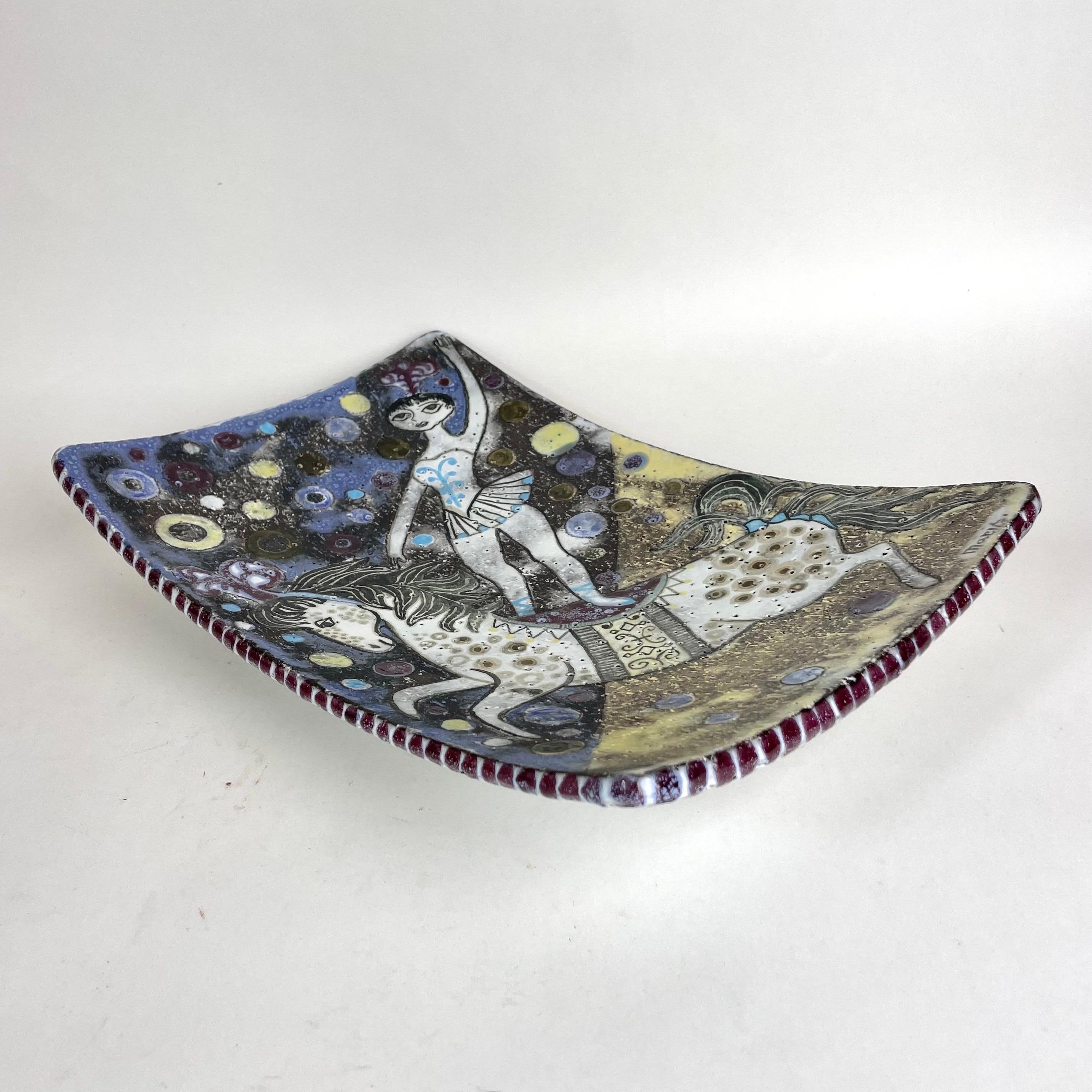 Plato de barro vidriado sueco de mediados de siglo, Mari Simmulson, Upsala Ekeby Glaseado en venta