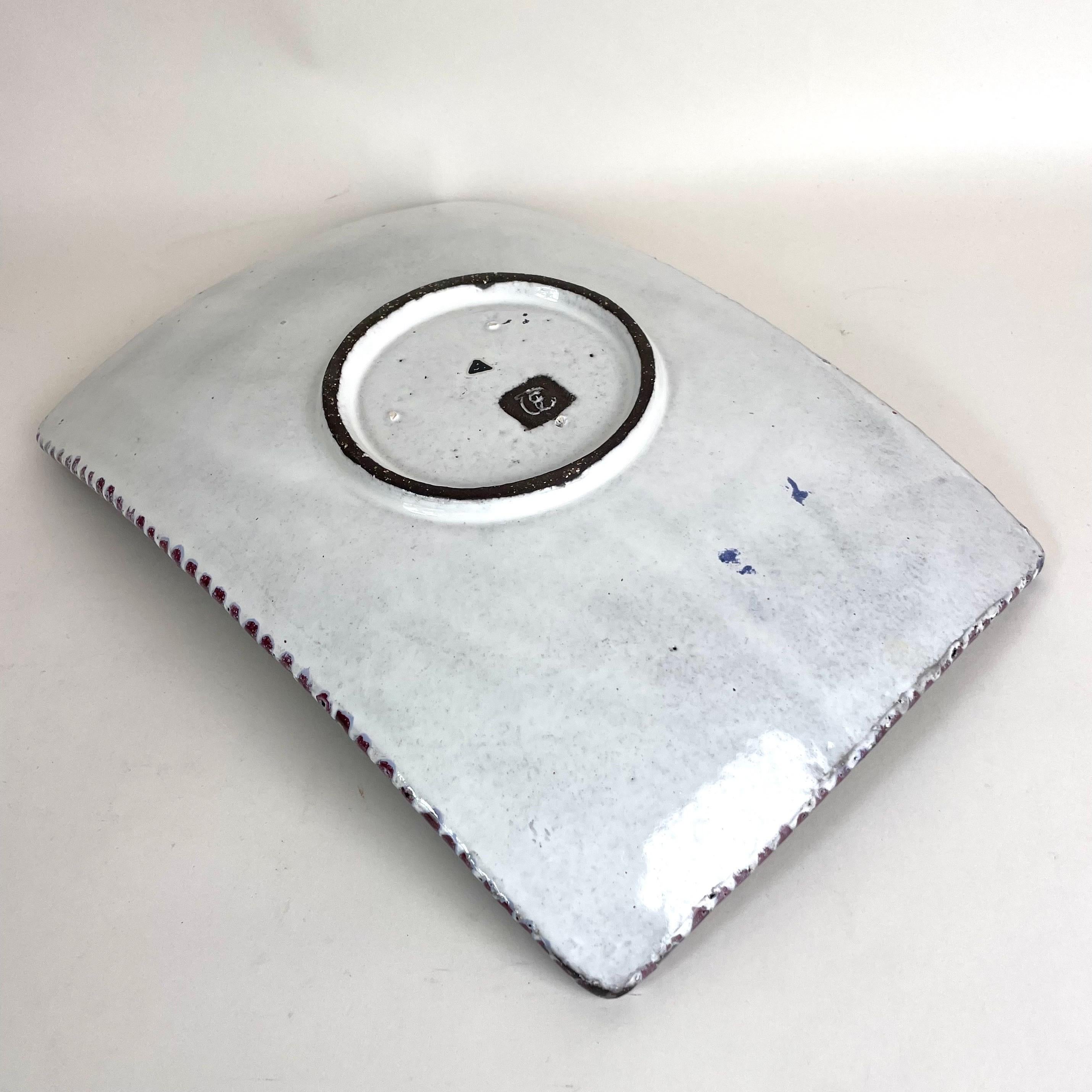 Plato de barro vidriado sueco de mediados de siglo, Mari Simmulson, Upsala Ekeby en venta 1