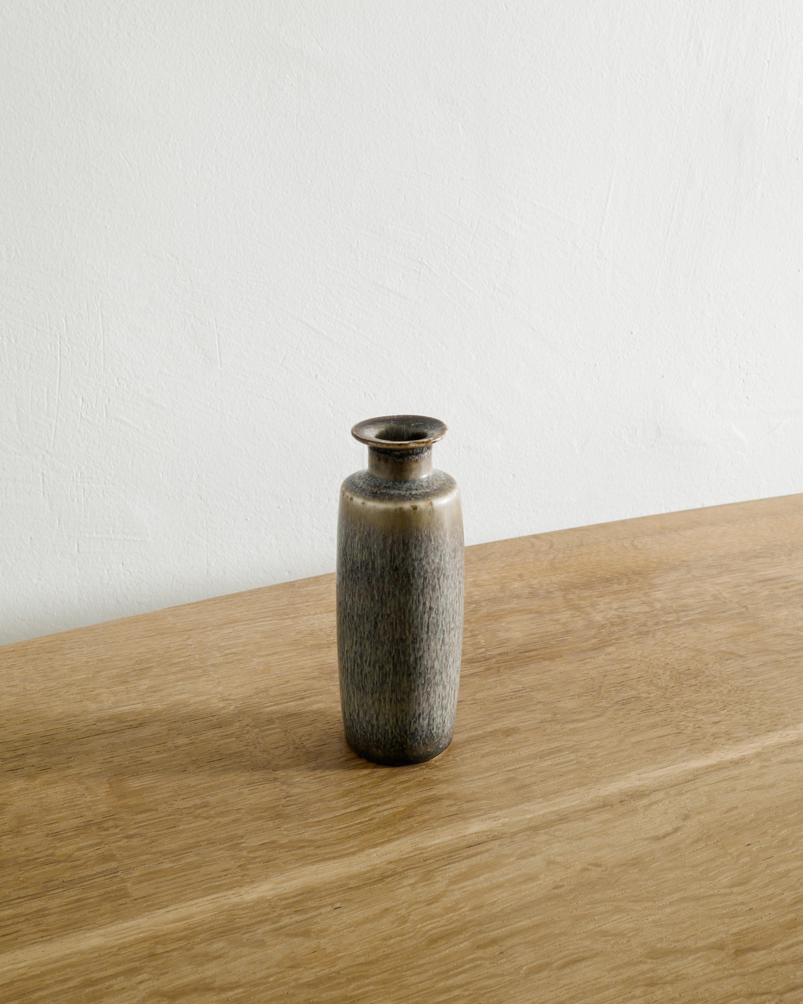 Svedese Vaso svedese di metà secolo in ceramica verde di Carl-Harry Stålhane & Rörstrand, anni '50 in vendita