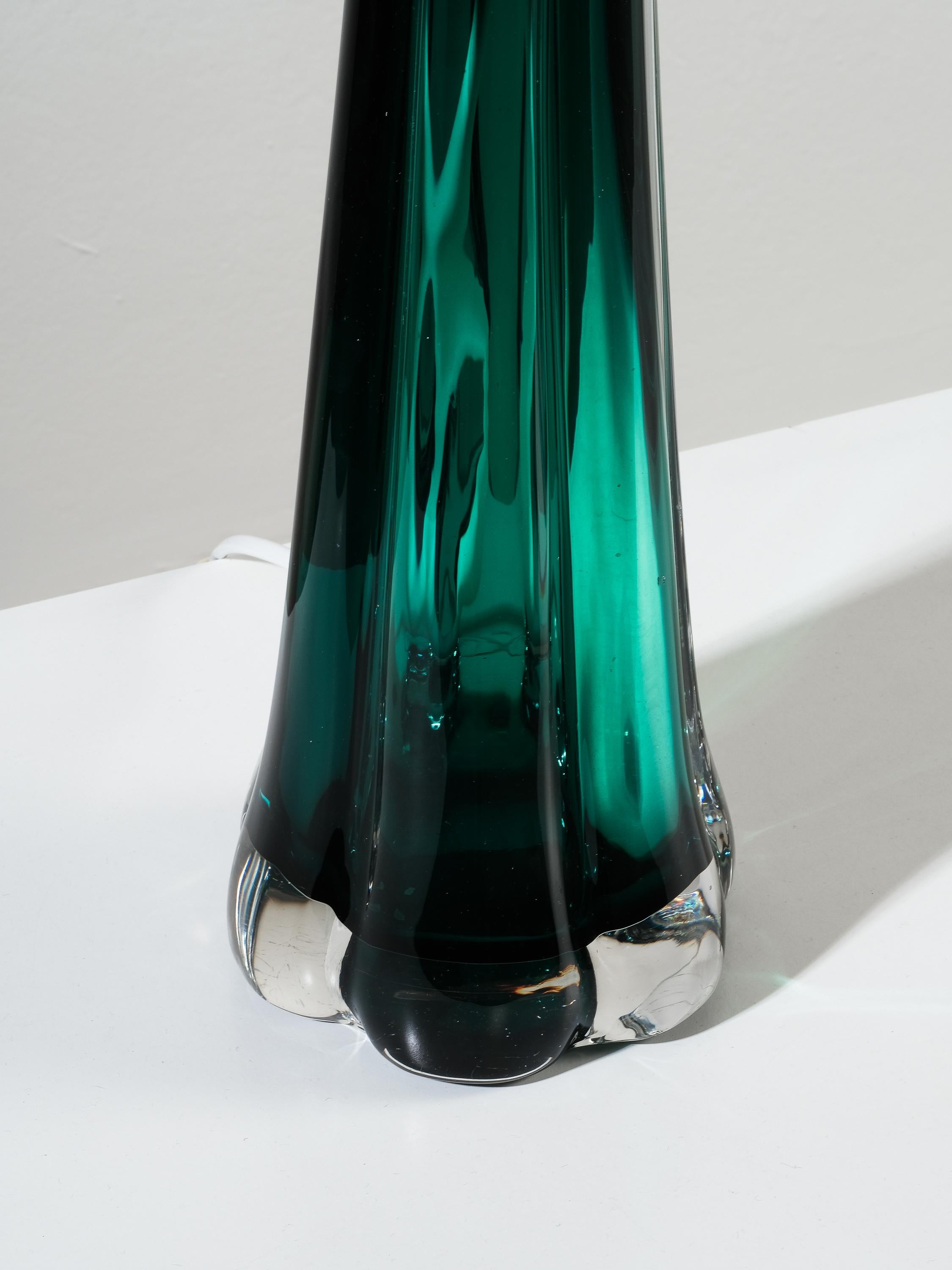 Swedish Mid-Century Green Glass Table Lamp by Kosta Elarmatur For Sale 5