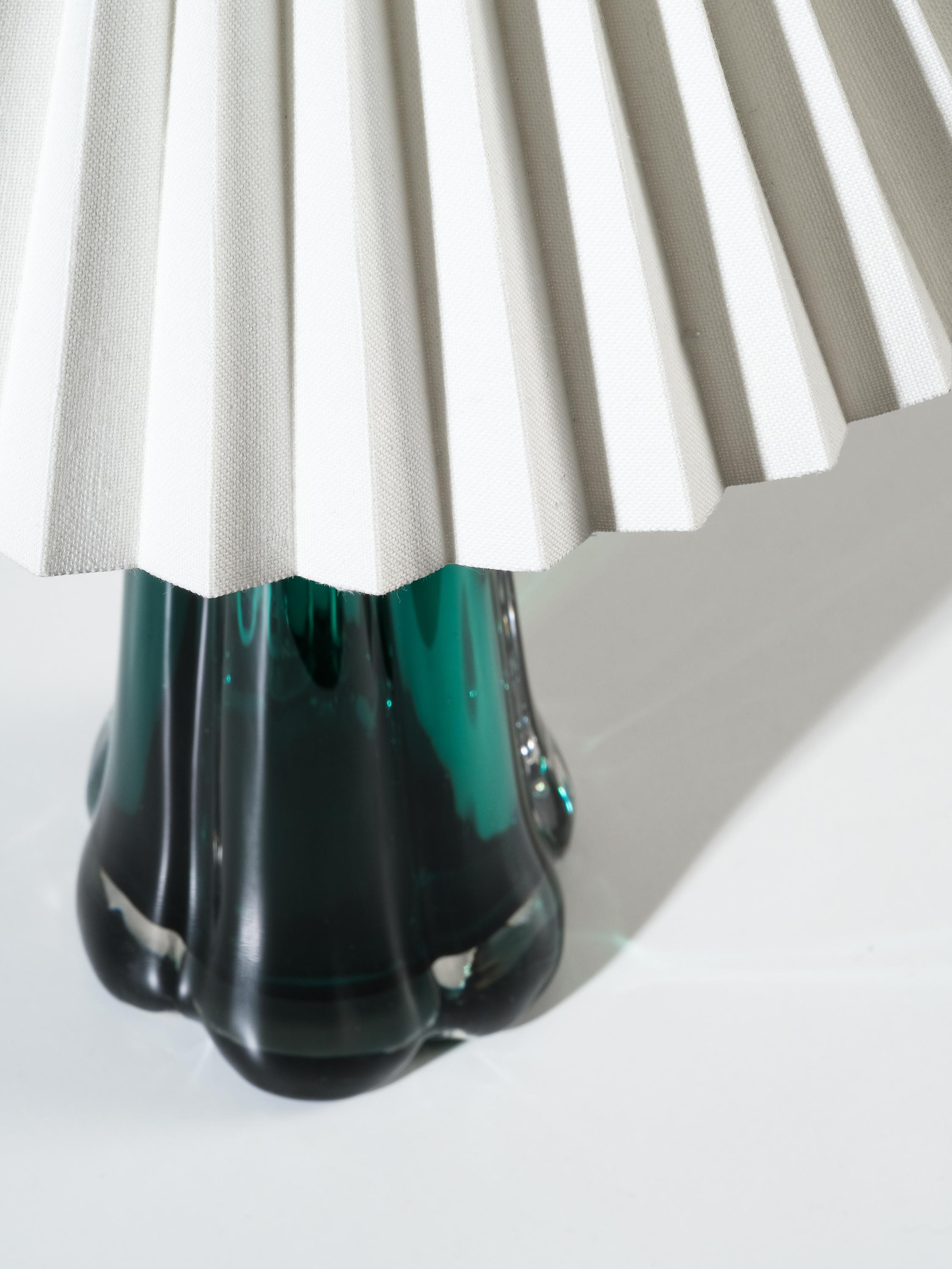 Swedish Mid-Century Green Glass Table Lamp by Kosta Elarmatur For Sale 6