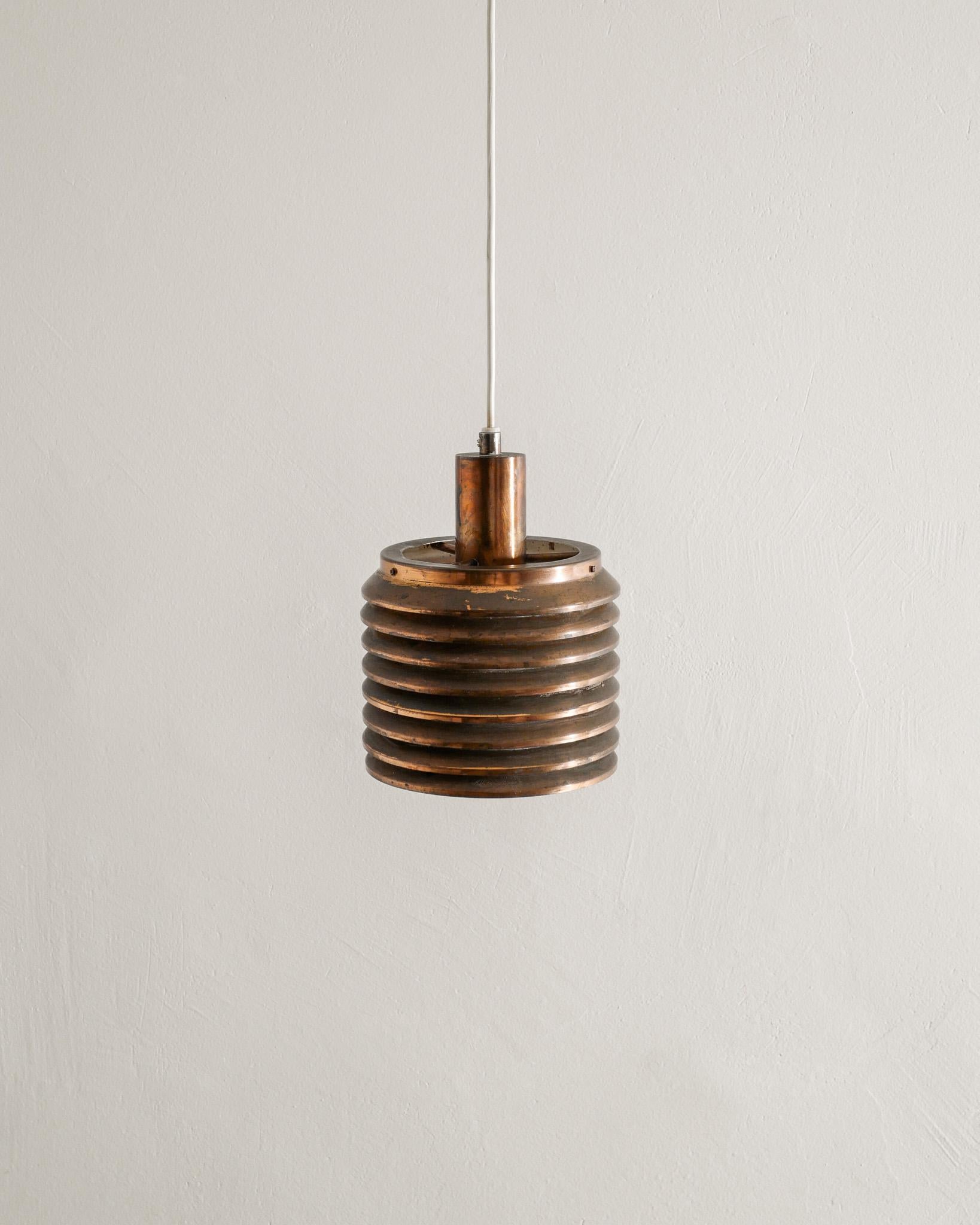 Rare small Swedish mid century ceiling or window lamp pendant in patinated copper by Hans-Agne Jakobsson produced in Sweden, 1950s. In good original condition with beautiful patina from age and use. 

Dimensions: H: 22 cm / 8.65