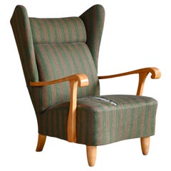 Schwedischer Mid-Century High Wingback Lounge Chair mit Ahorn-Armlehnen ca. 1950