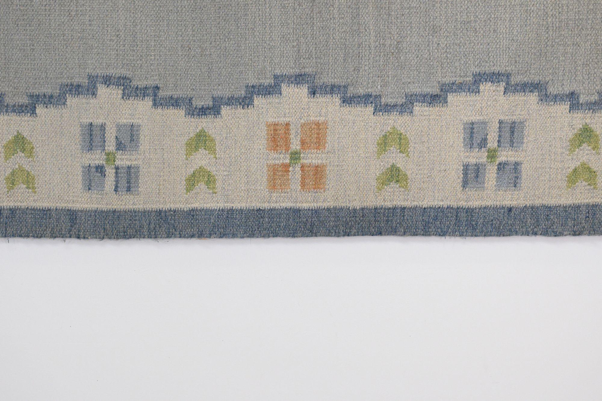 Suédois Kilim suédois du milieu du siècle dans des tons de bleu pâle en vente