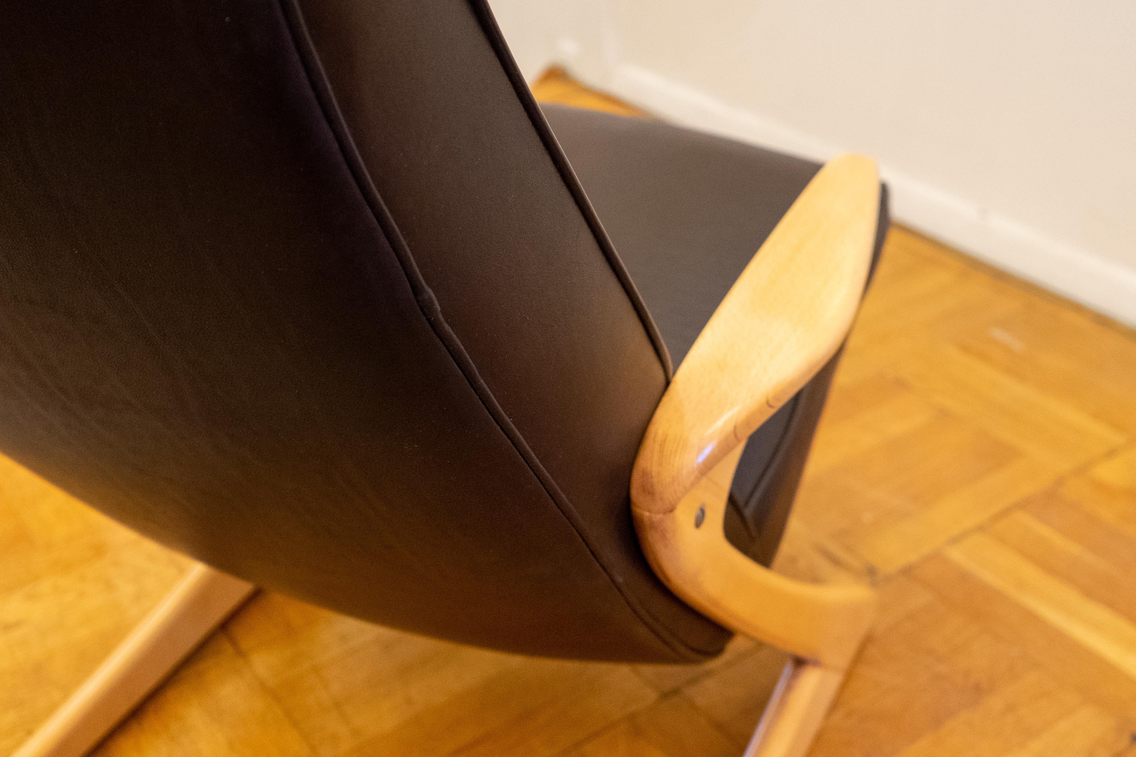 Silla de salón sueca de mediados de siglo en venta 7
