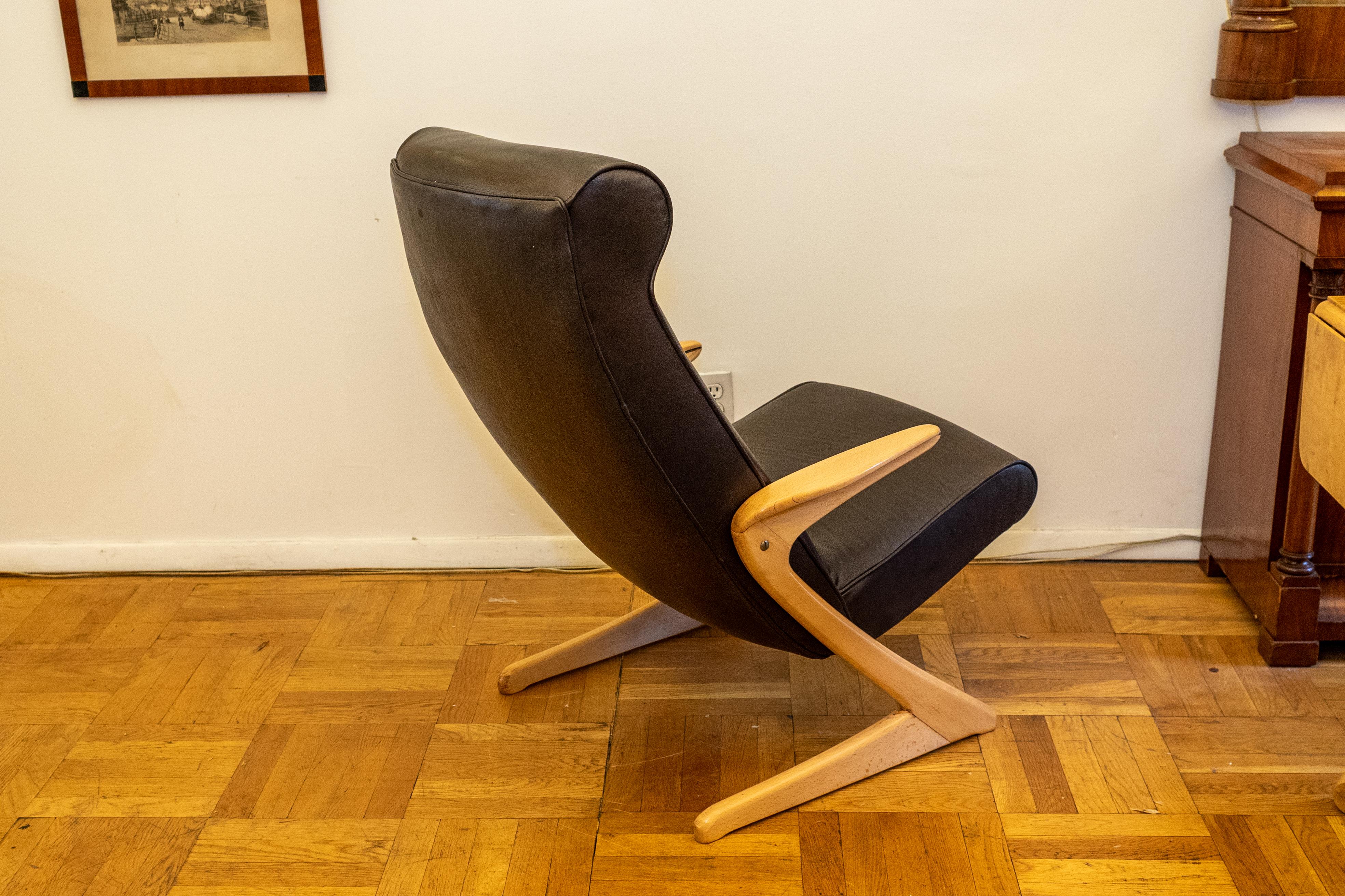 Chaise longue suédoise du milieu du siècle Excellent état - En vente à New York, NY