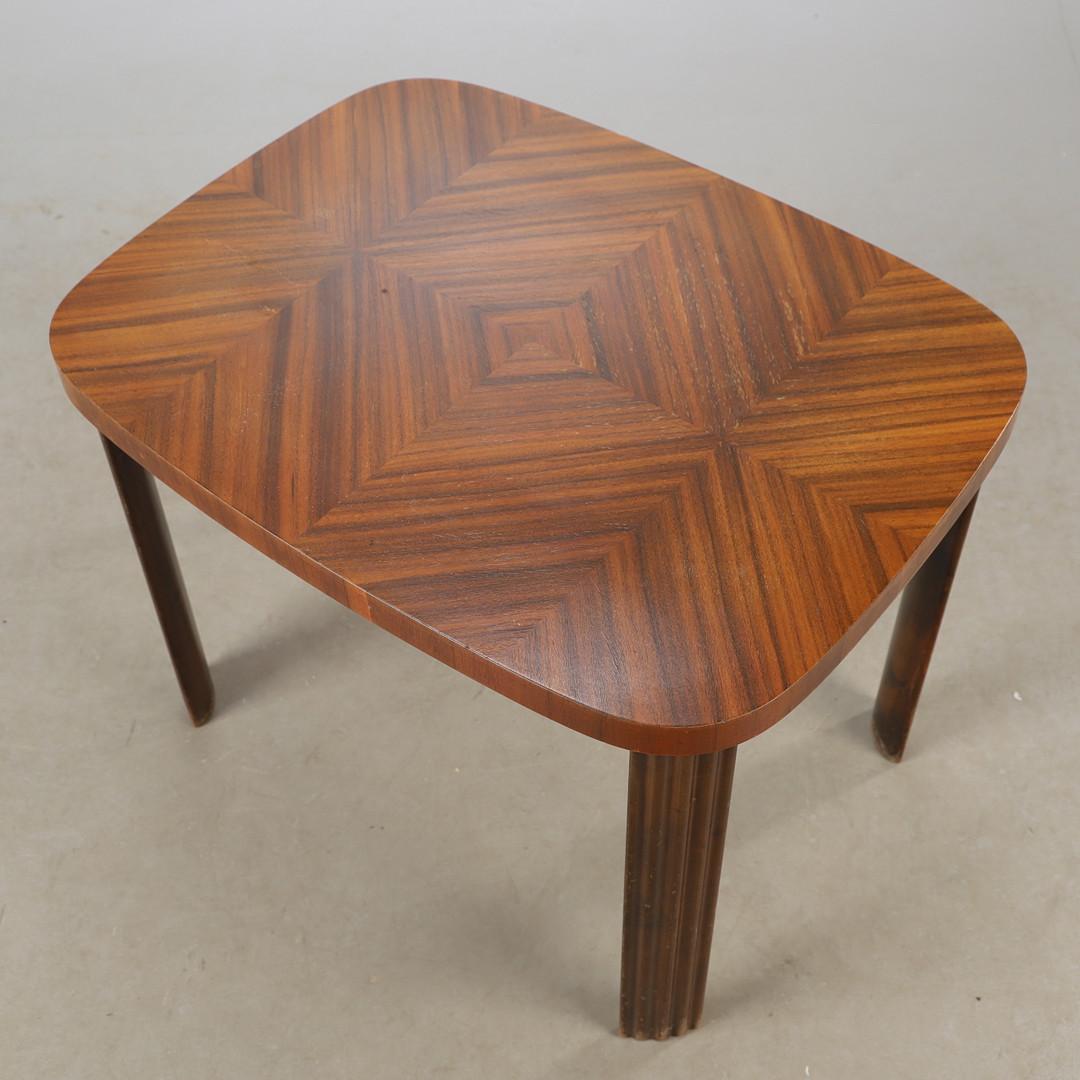 Suédois Table d'appoint suédoise en acajou du milieu du siècle par Mjölby en vente