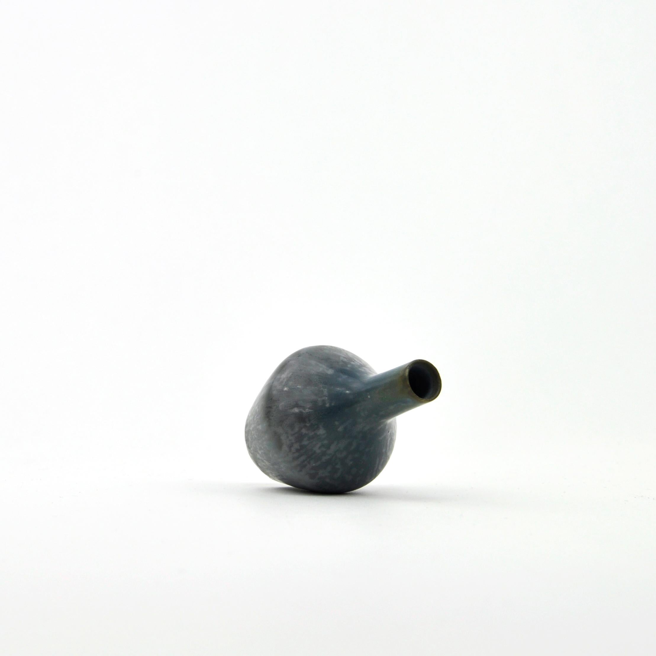 Svedese Vaso svedese in miniatura di metà secolo di Carl-Harry Stalhane per Rorstrand in vendita