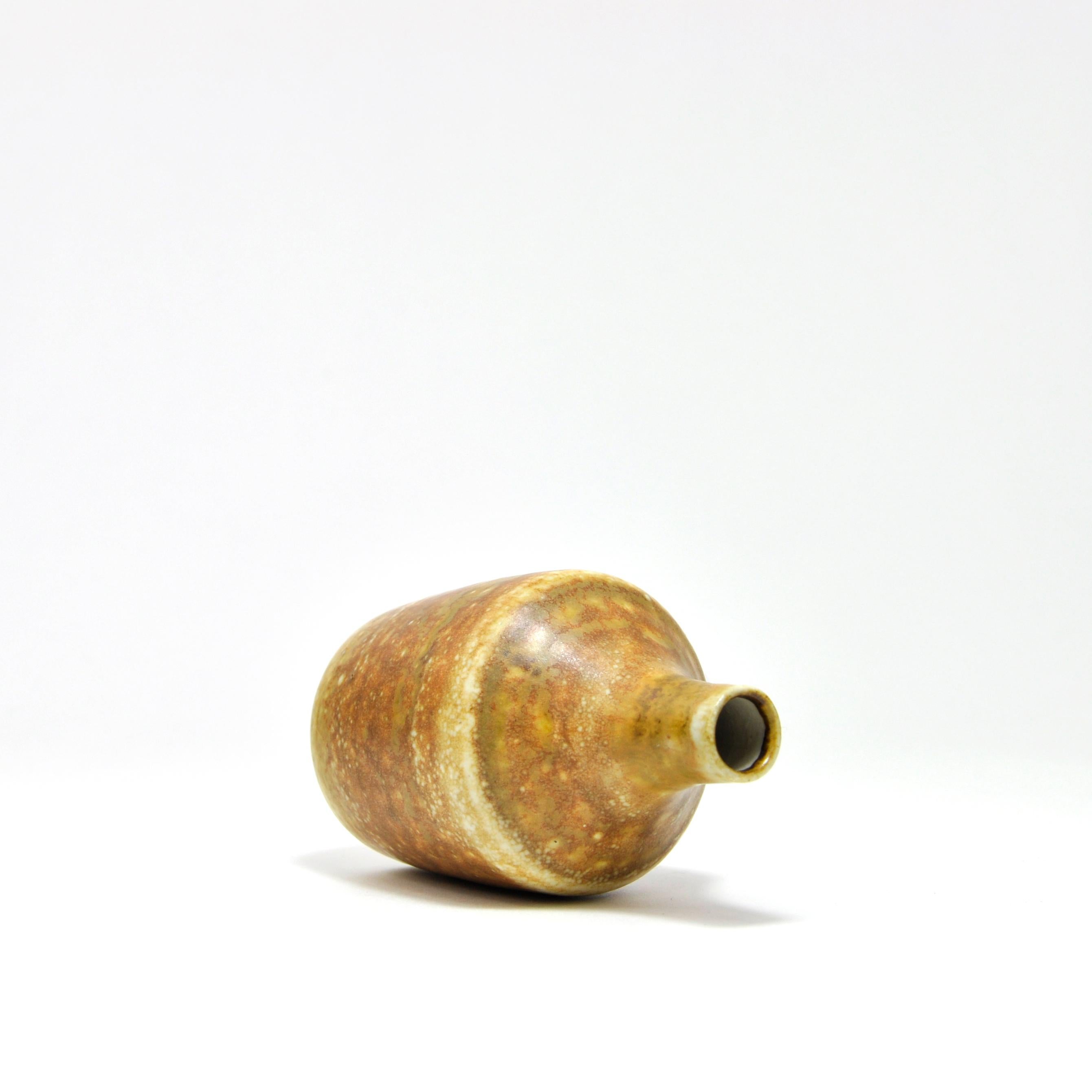 Swedish mid-century miniature vase by Gunnar Borg for Höganäs In Good Condition For Sale In Lidköping, SE