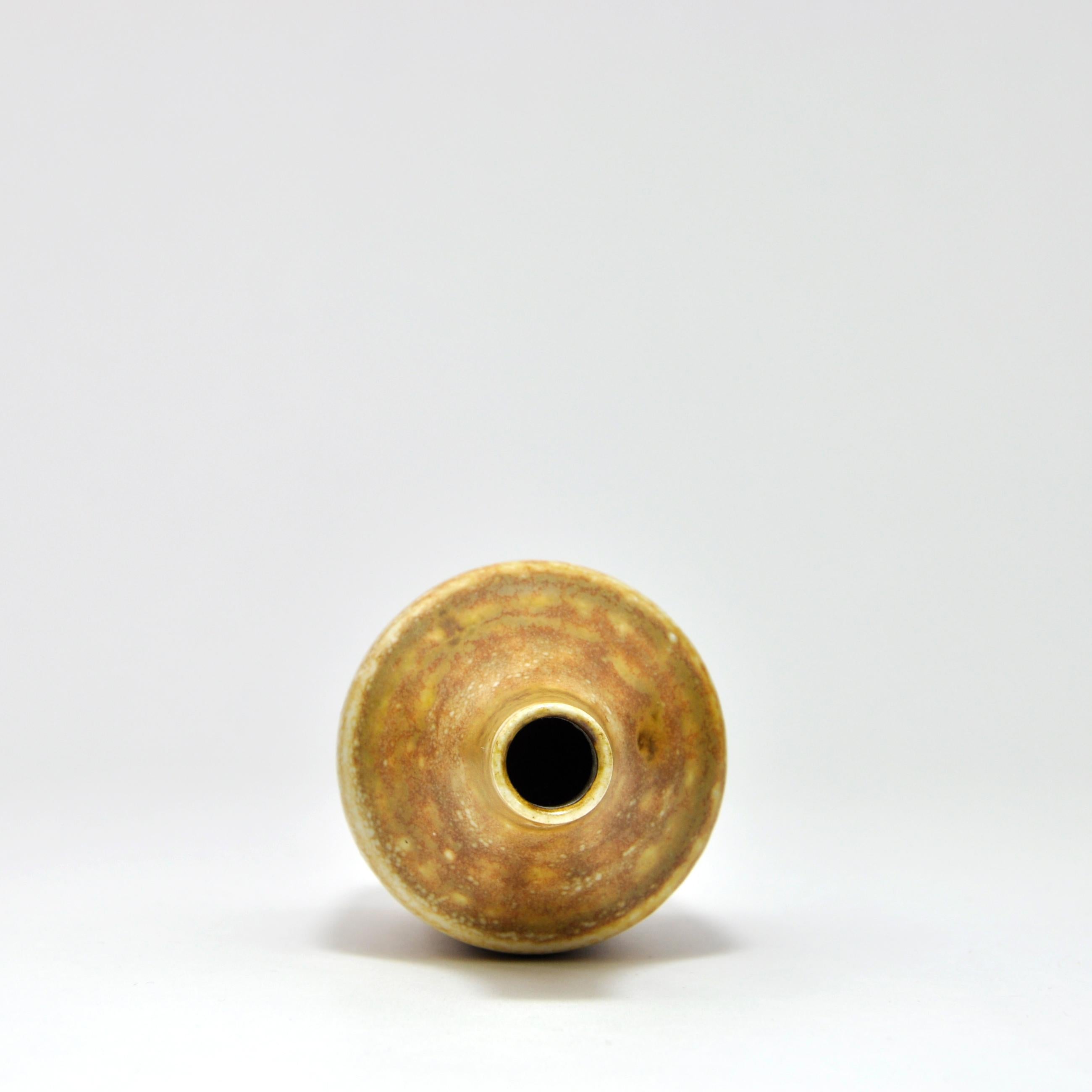 Ceramic Swedish mid-century miniature vase by Gunnar Borg for Höganäs For Sale