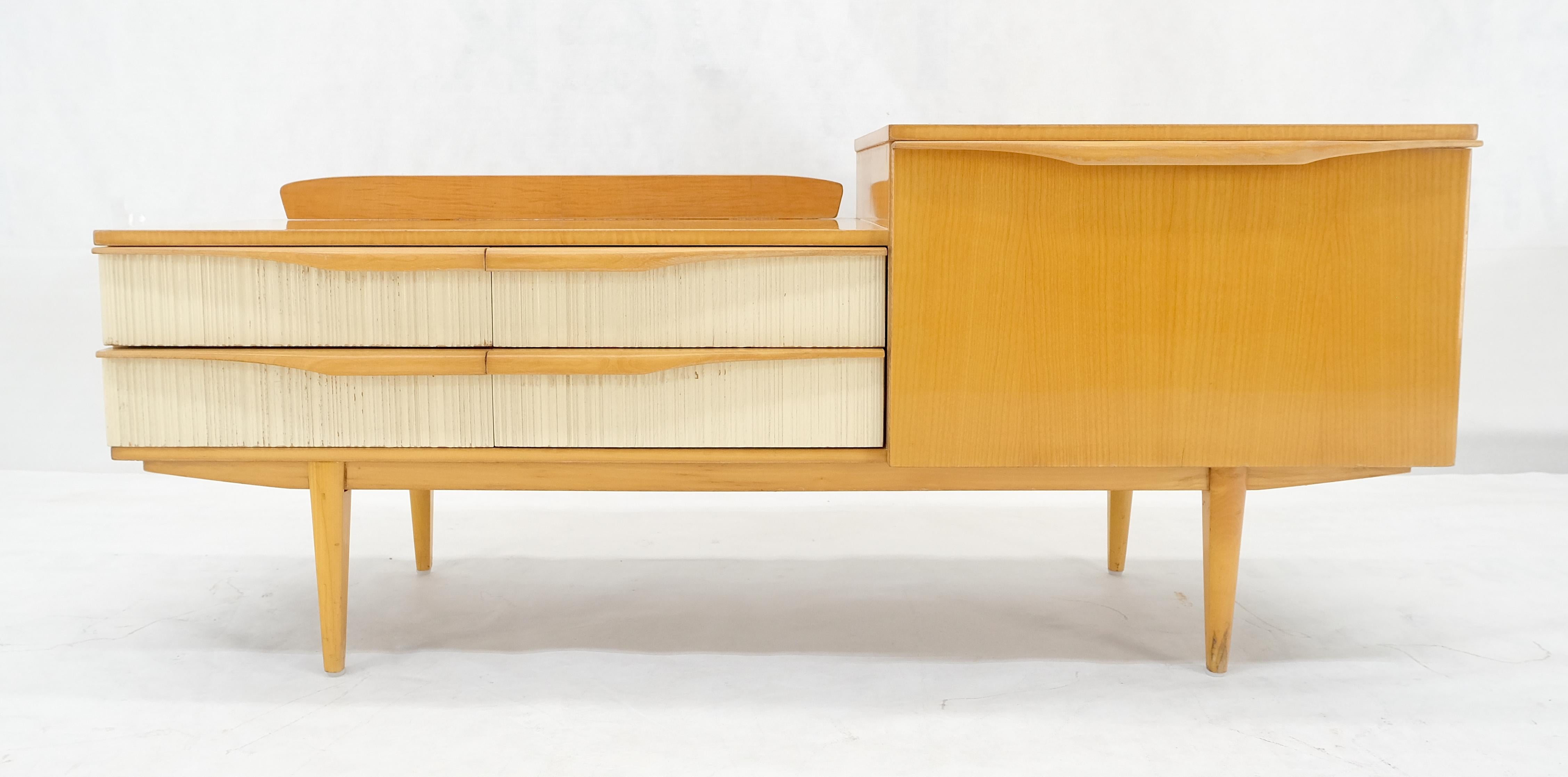 Swedish Mid Century Modern 1950s Blond Birch Drop  Door Console Entry Hall Table In Good Condition For Sale In Rockaway, NJ