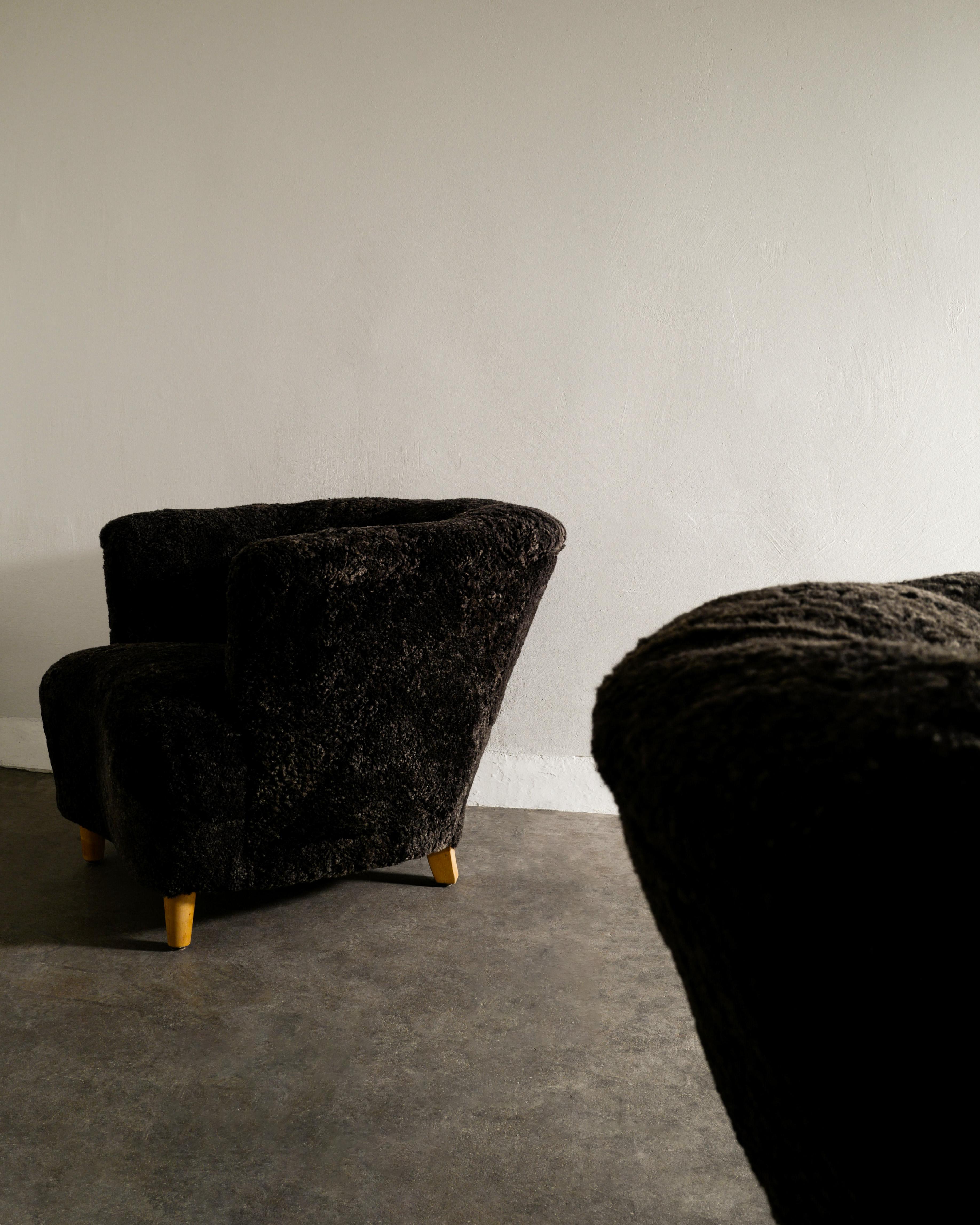 Swedish MId Century Modern Armchairs in Dark Brown Sheepskin Produced 1940s In Good Condition In Stockholm, SE