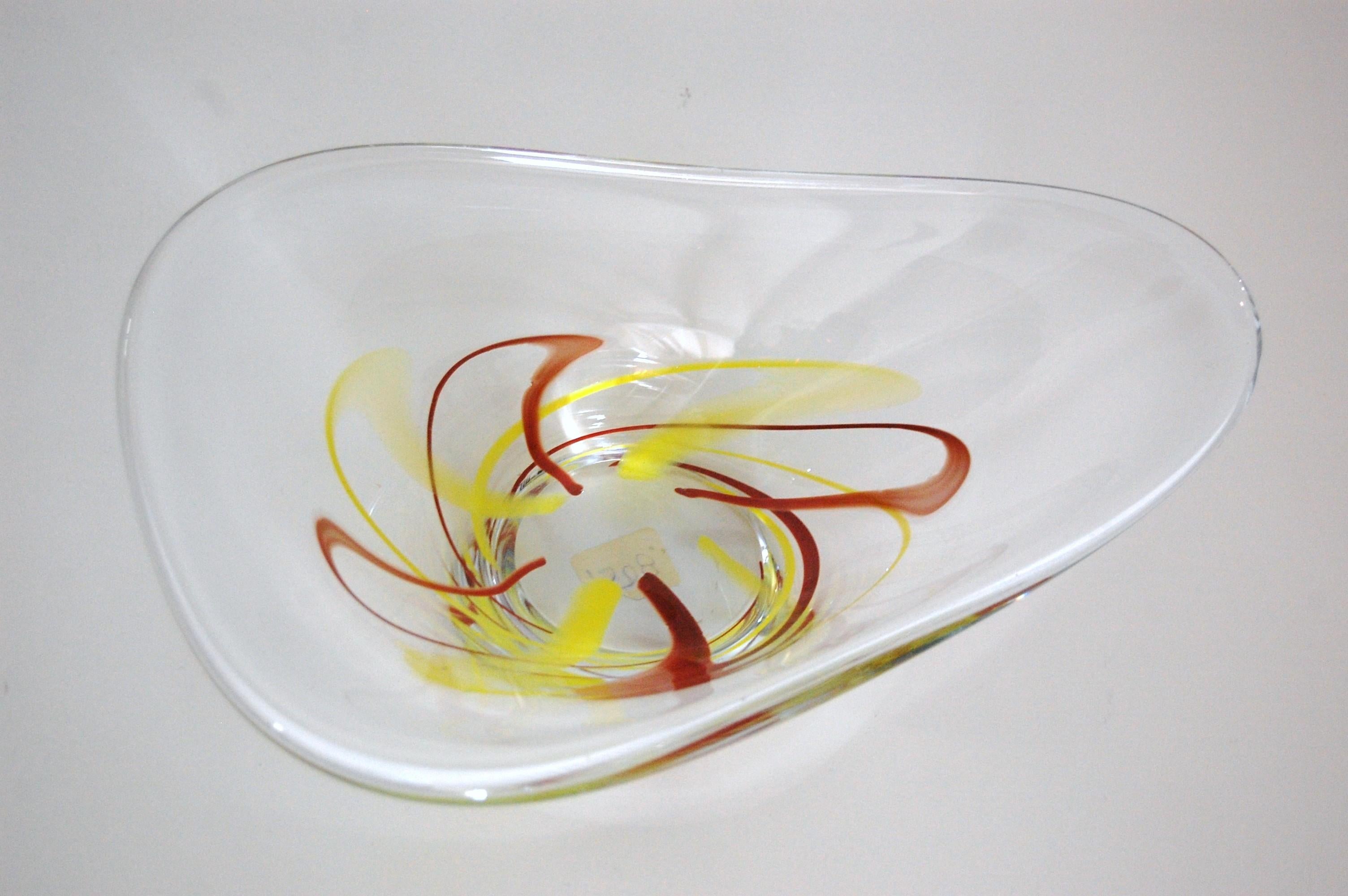 Swedish Mid-Century Modern Art Glass Bowl In Good Condition For Sale In Atlanta, GA