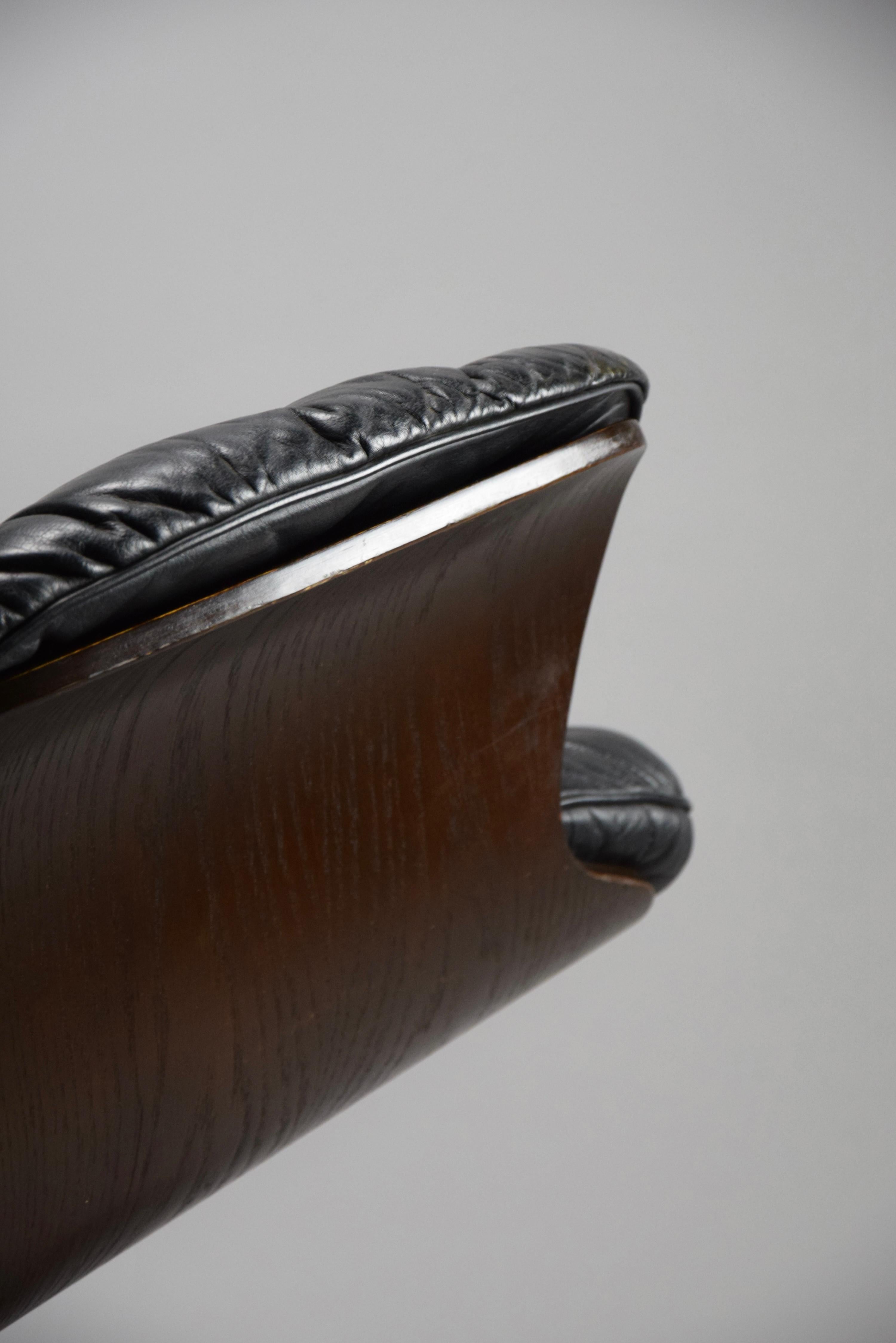Swedish Mid-Century Modern Black Leather Lounge Chair For Sale 6