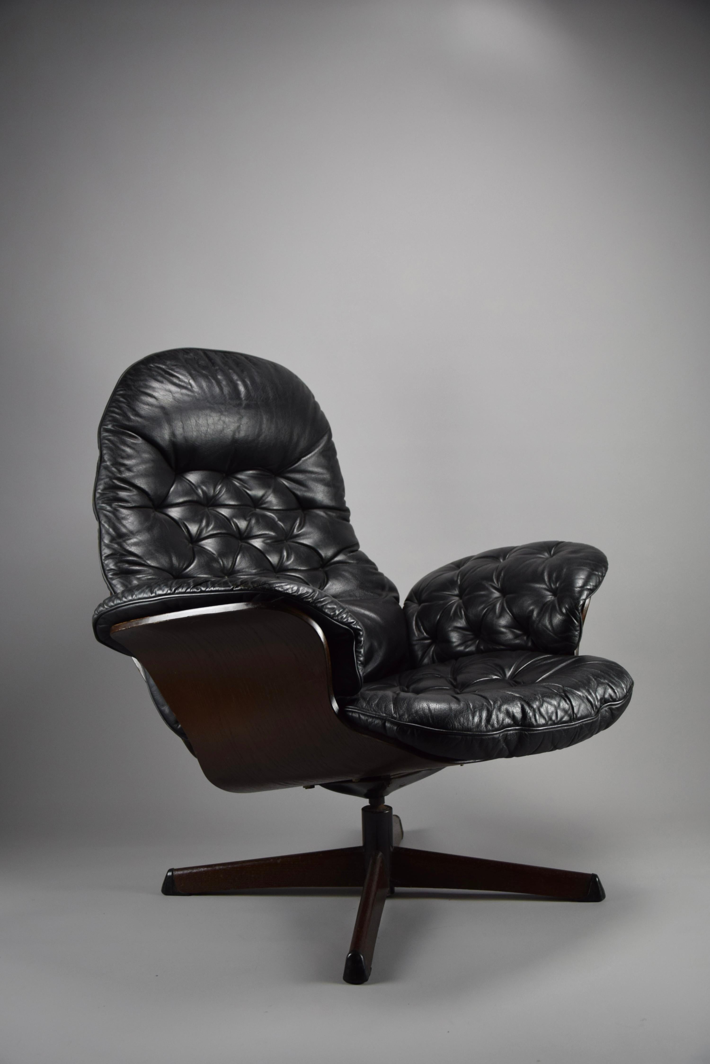 Swedish Mid-Century Modern Black Leather Lounge Chair For Sale 7