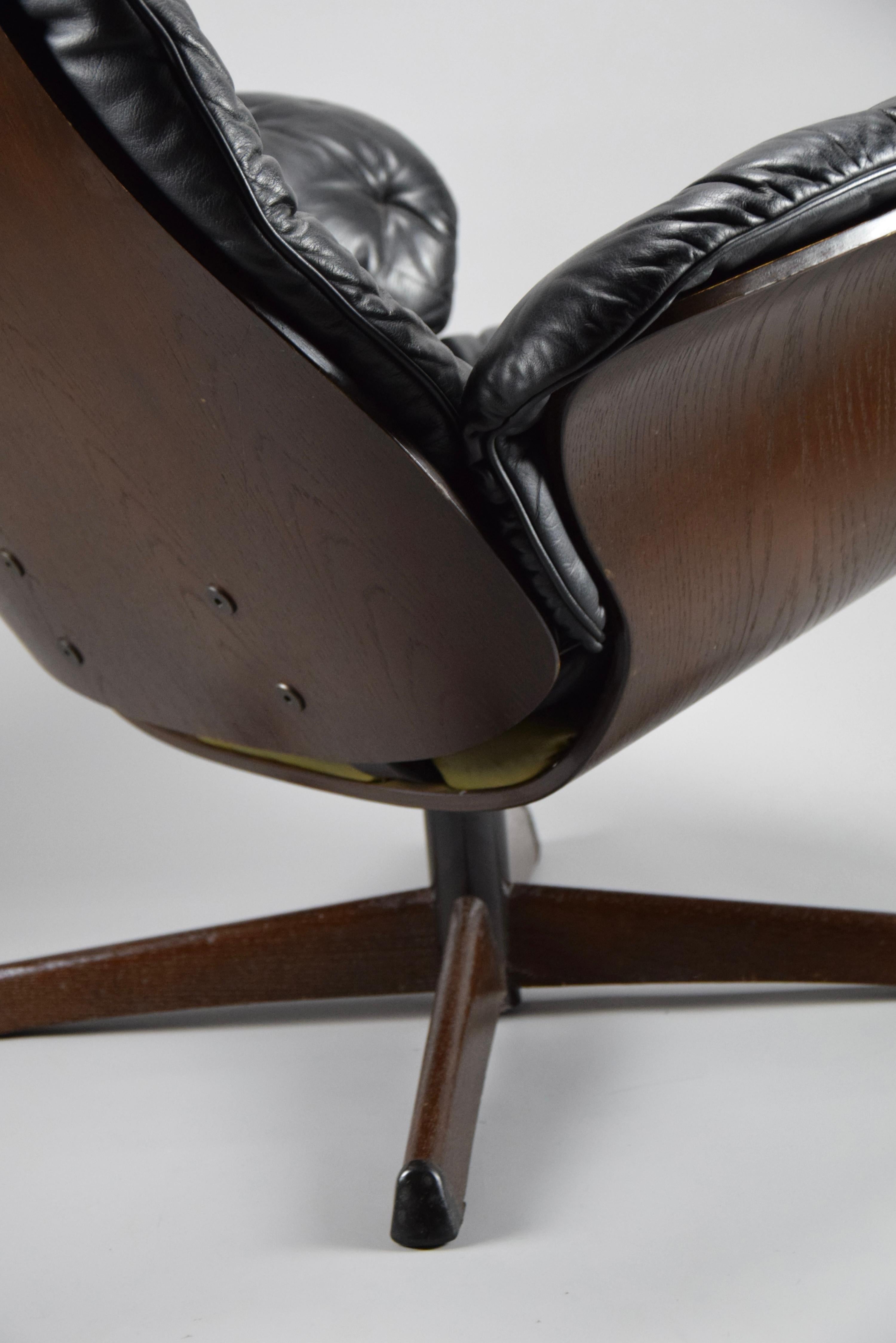 Late 20th Century Swedish Mid-Century Modern Black Leather Lounge Chair For Sale