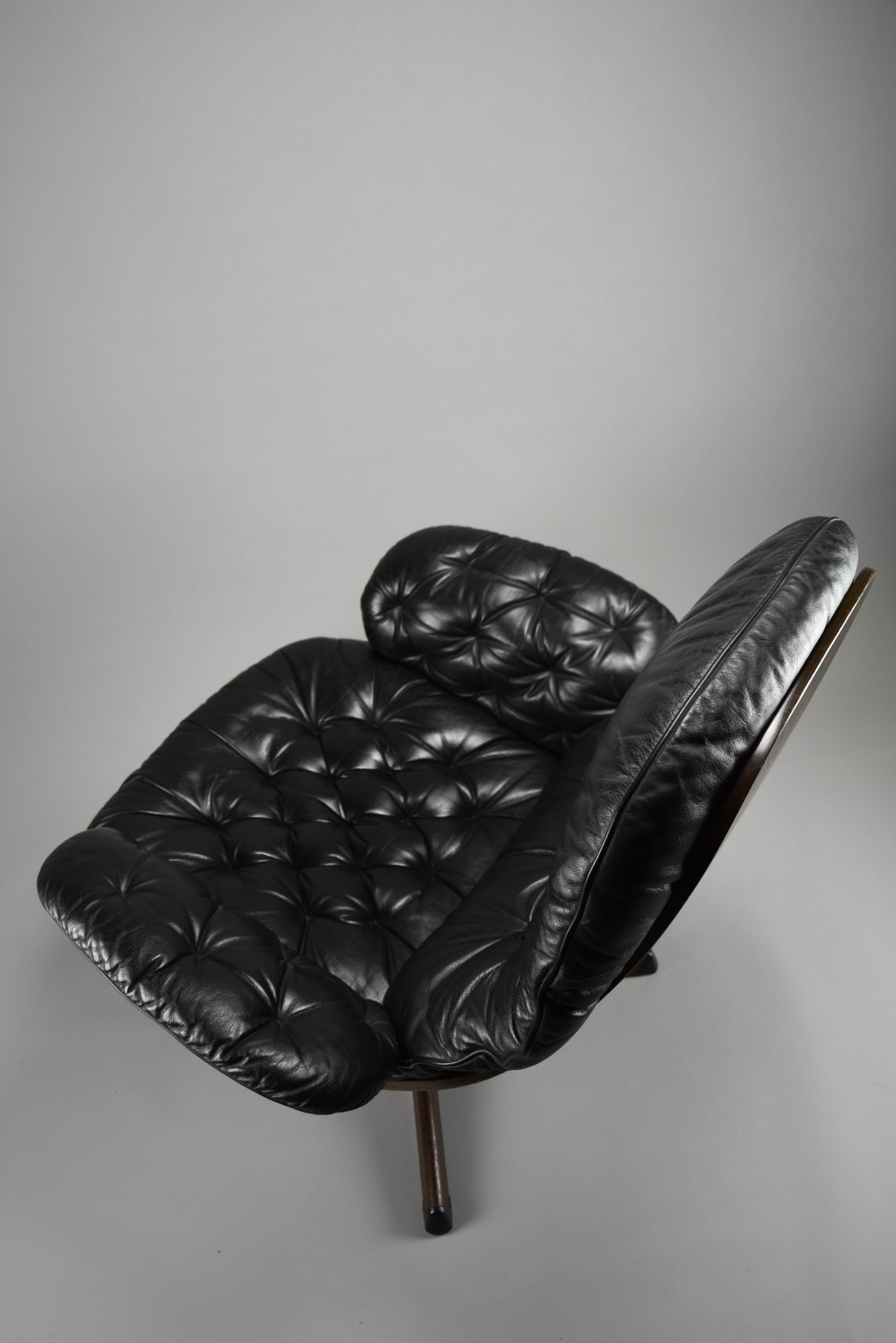 Swedish Mid-Century Modern Black Leather Lounge Chair For Sale 1