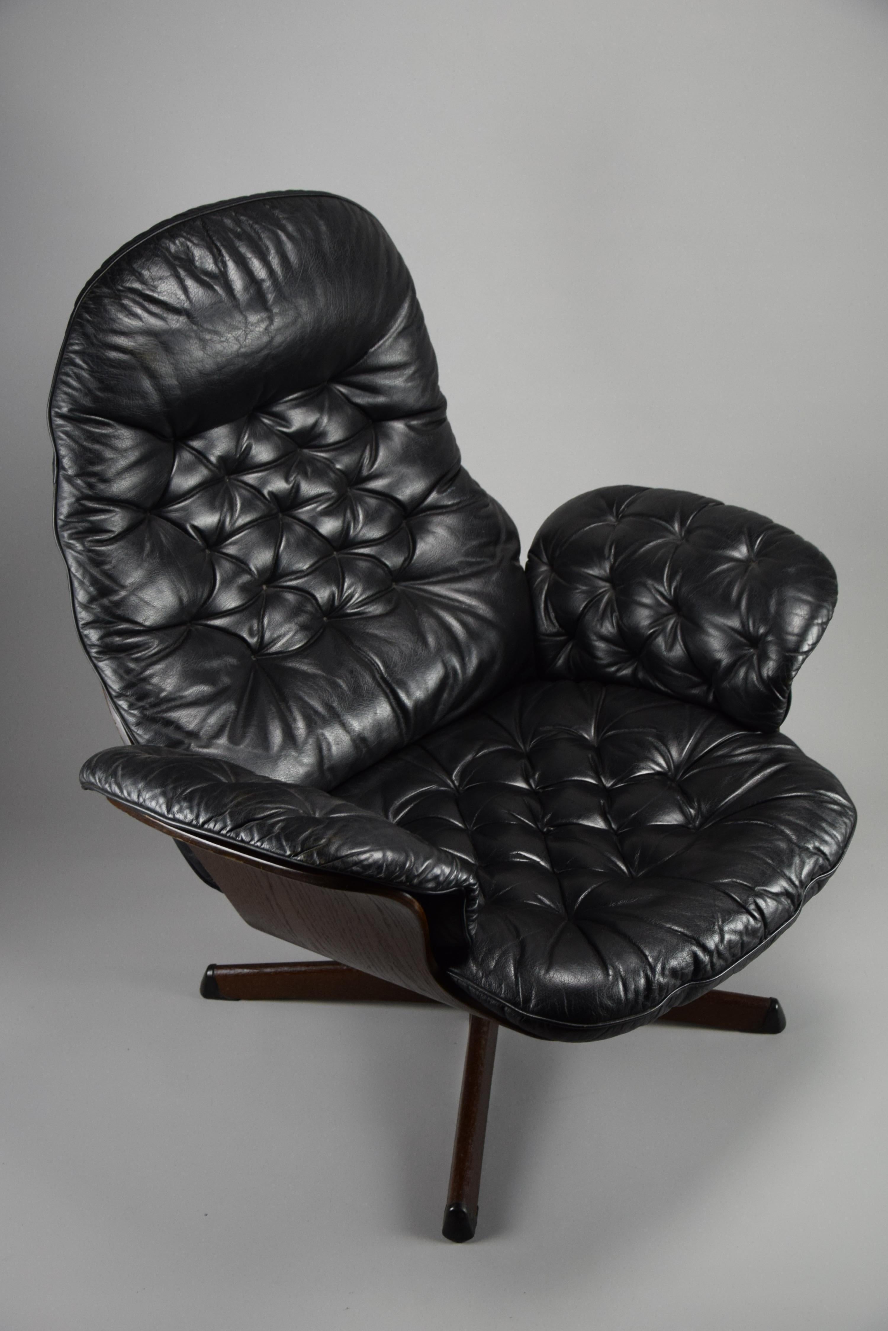 Swedish Mid-Century Modern Black Leather Lounge Chair For Sale 3