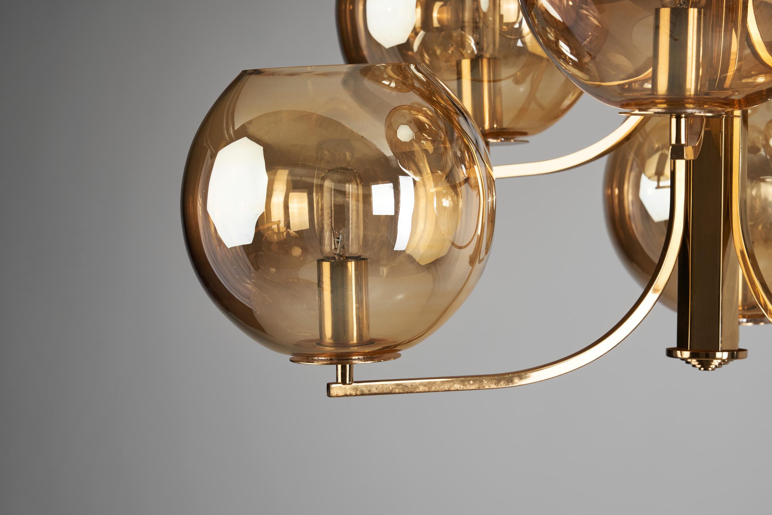Lampadario svedese a 9 bracci in ottone della modernità di metà secolo, Svezia, anni '60 circa in vendita 4