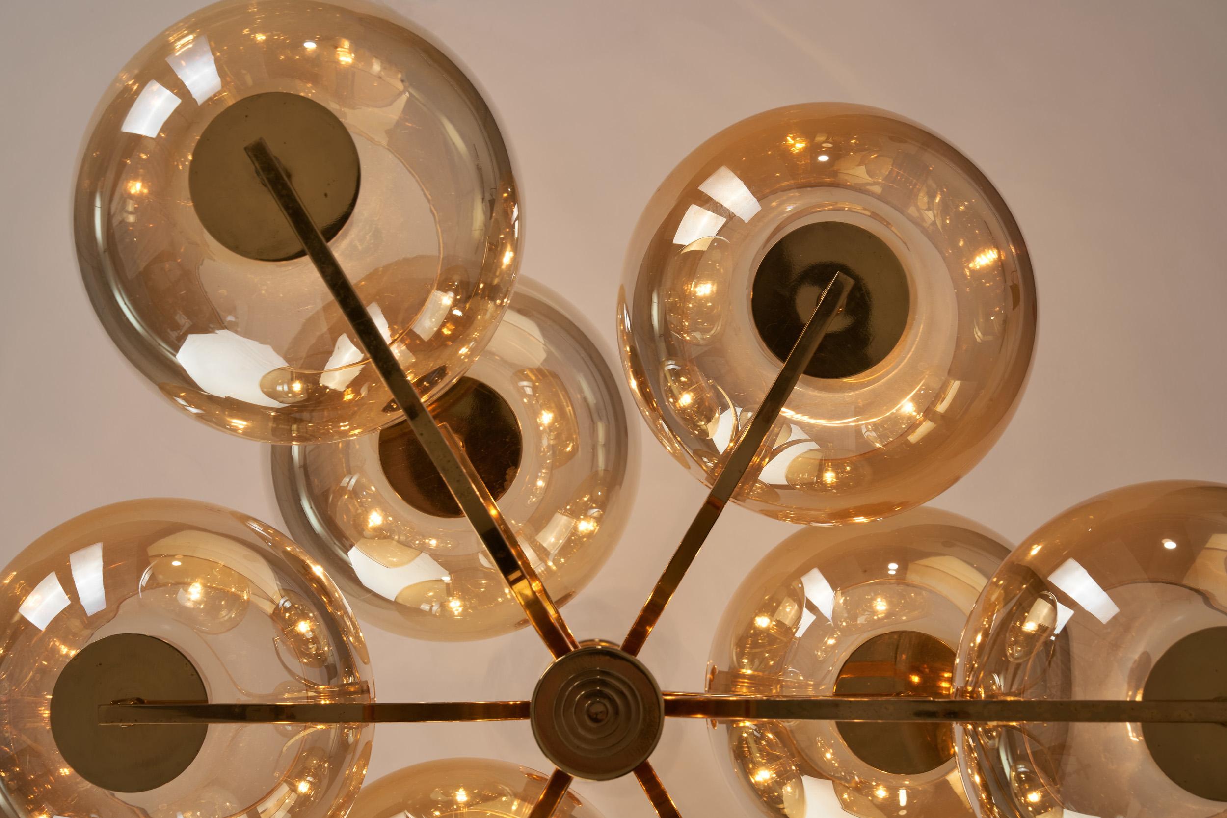 Lampadario svedese a 9 bracci in ottone della modernità di metà secolo, Svezia, anni '60 circa in vendita 9
