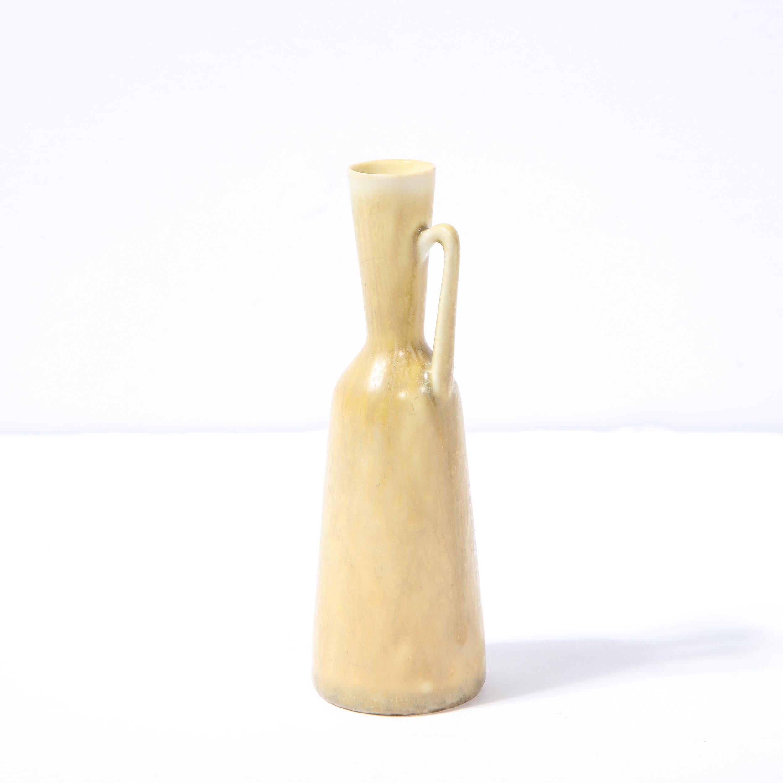 Vernissé Vase en céramique suédois de style mi-siècle moderne signé par Gunnar Nylund pour Rorstrand en vente