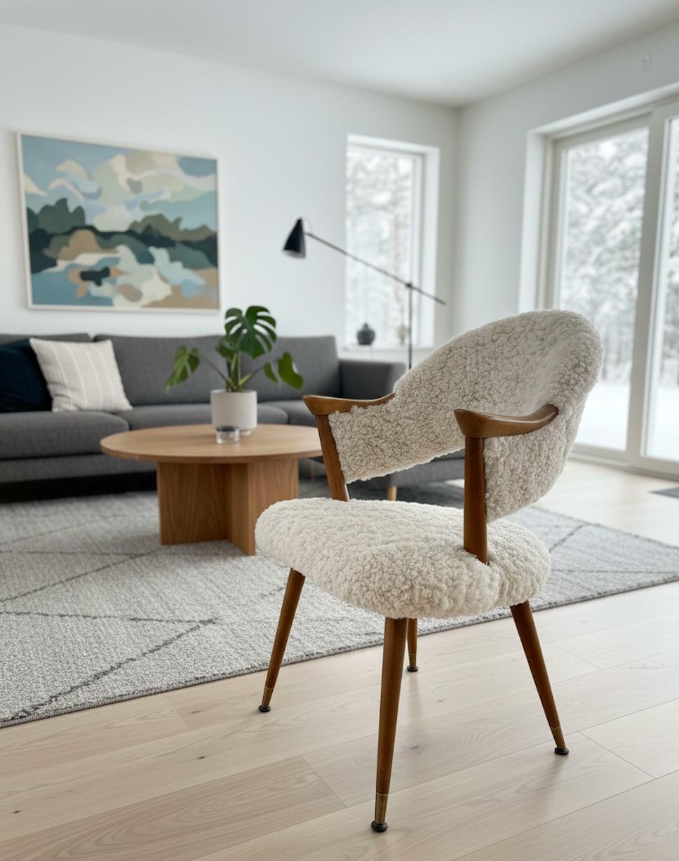 Magnifique chaise suédoise du milieu du siècle, estampillée 